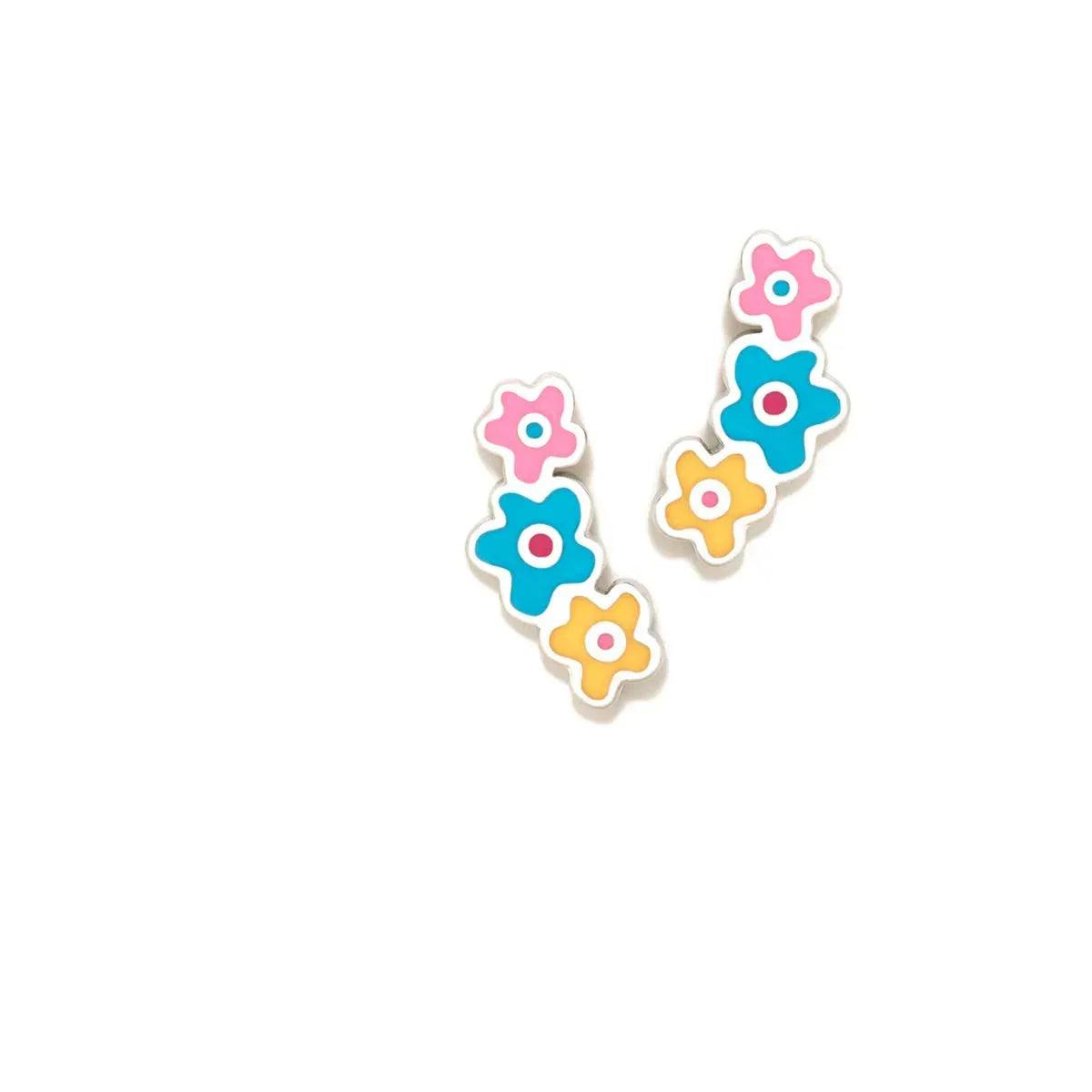 Pendientes trepadores de flores con esmalte rosa, azul y amarillo