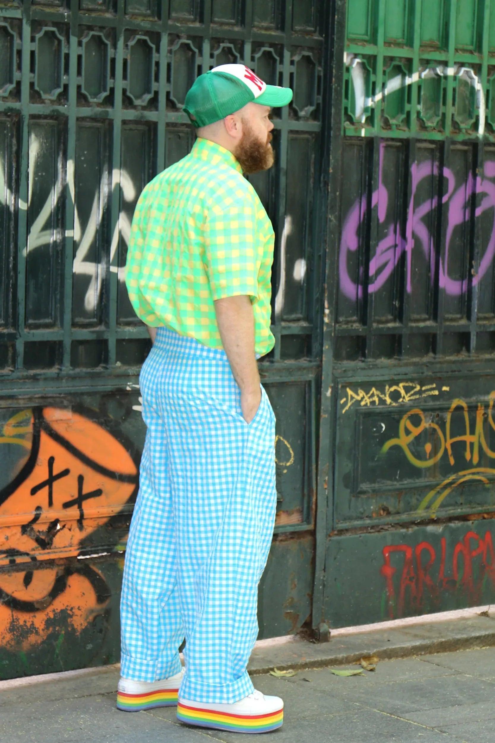 Pantalón Vichy azul claro con cuadros blancos, vista lateral