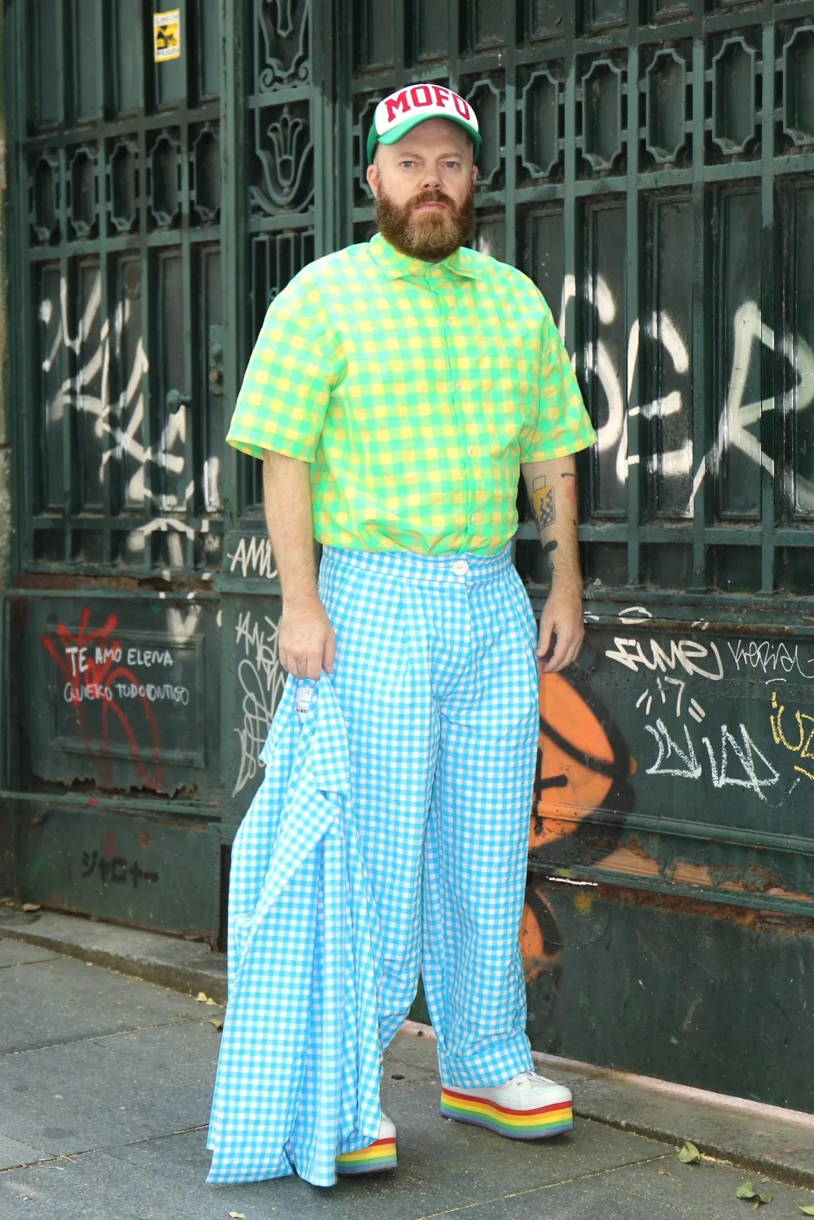 Camisa vichy de hombre verde y celeste, manga corta, vista de cuerpo entero