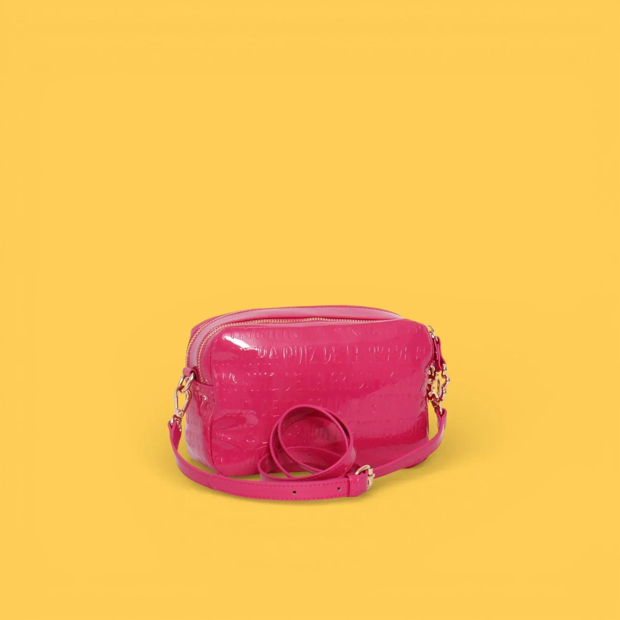 BANDOLERA CHAROL LOGO FUCSIA - Agatha Ruiz de la Prada