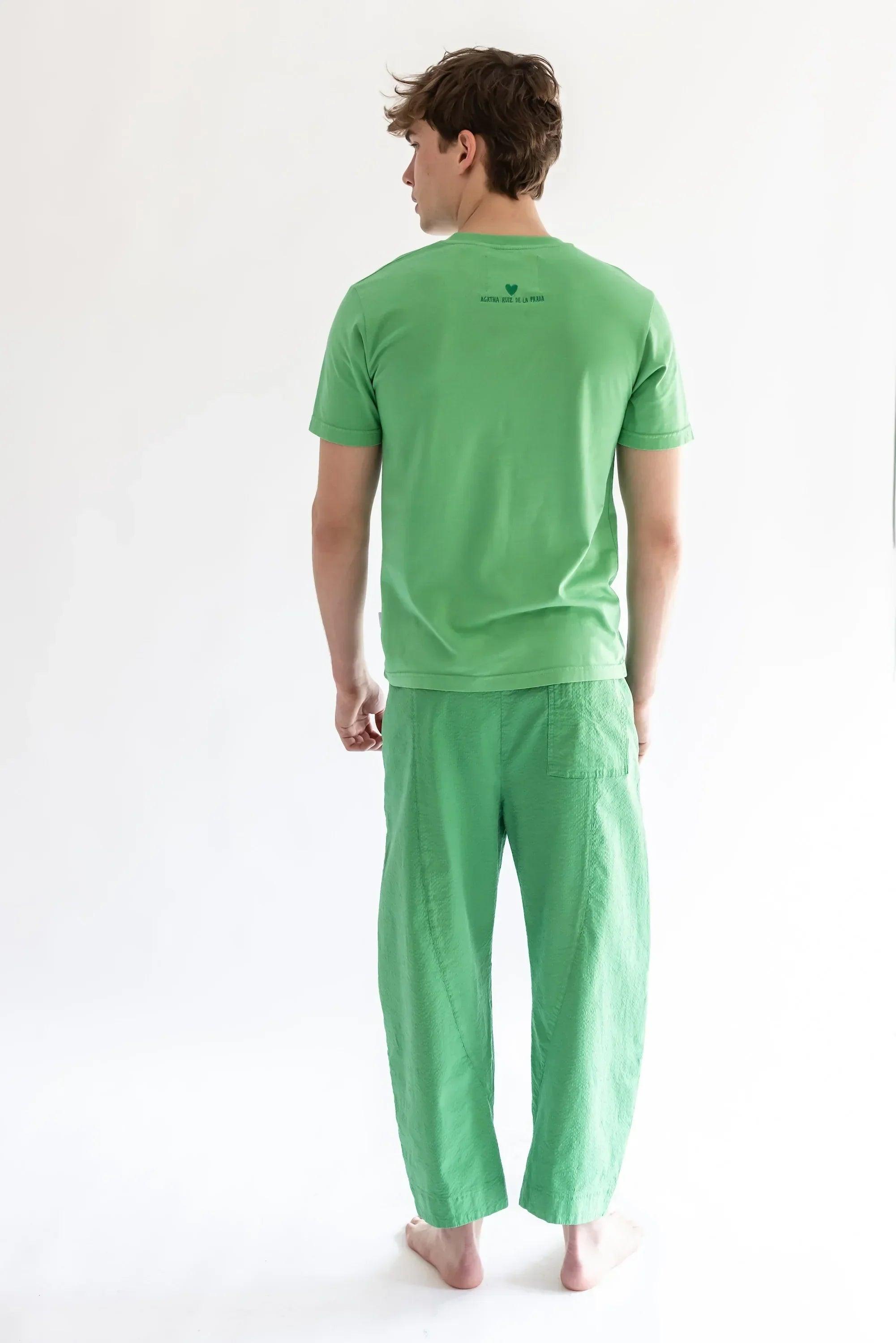 Camiseta verde de manga corta con estampado trasero y cuello redondo