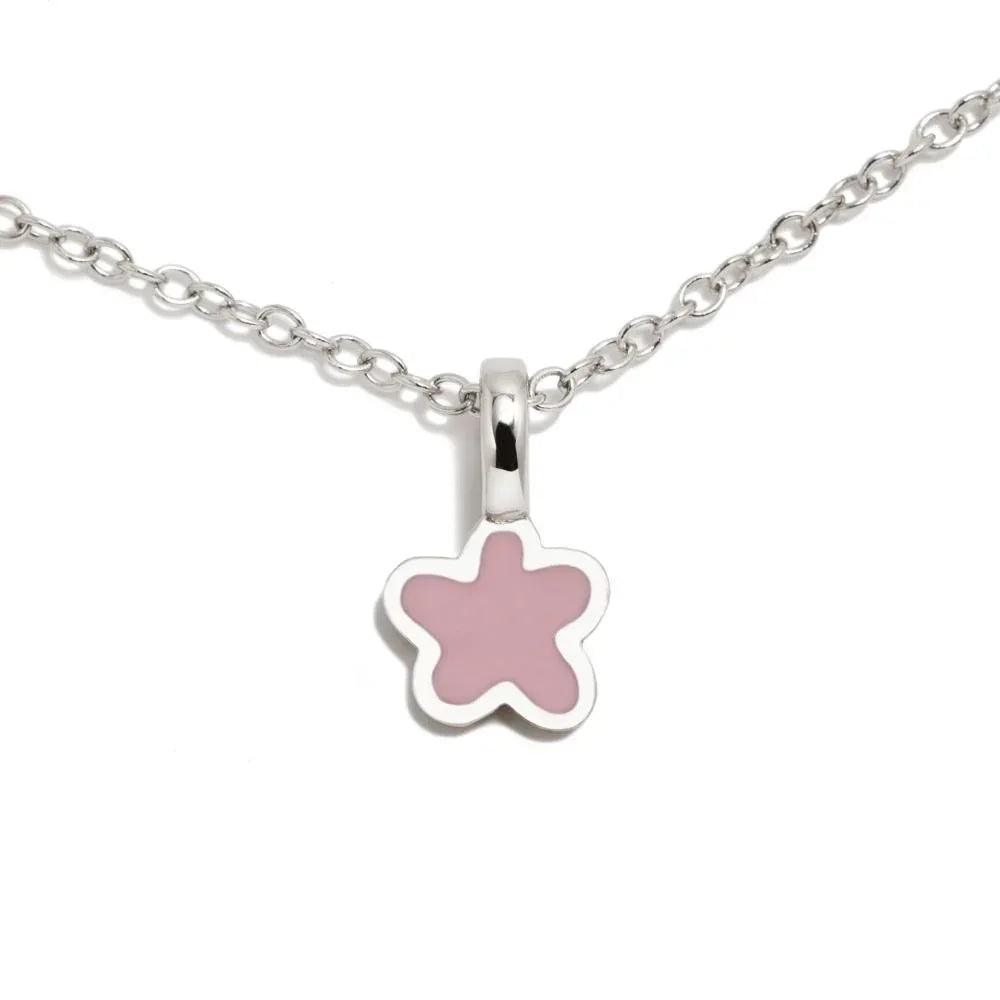 Collar con cadena plateada y colgante flor rosa con borde metálico