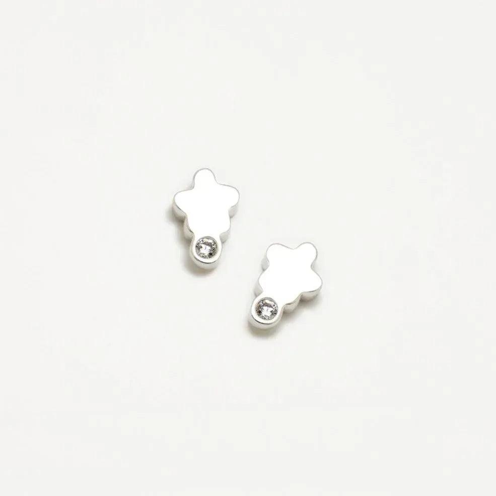 Pendientes en forma de nube con piedras redondas y acabado plateado