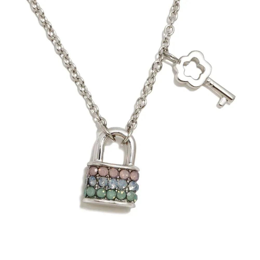 Colgante candado metálico con piedras multicolor y cadena plateada