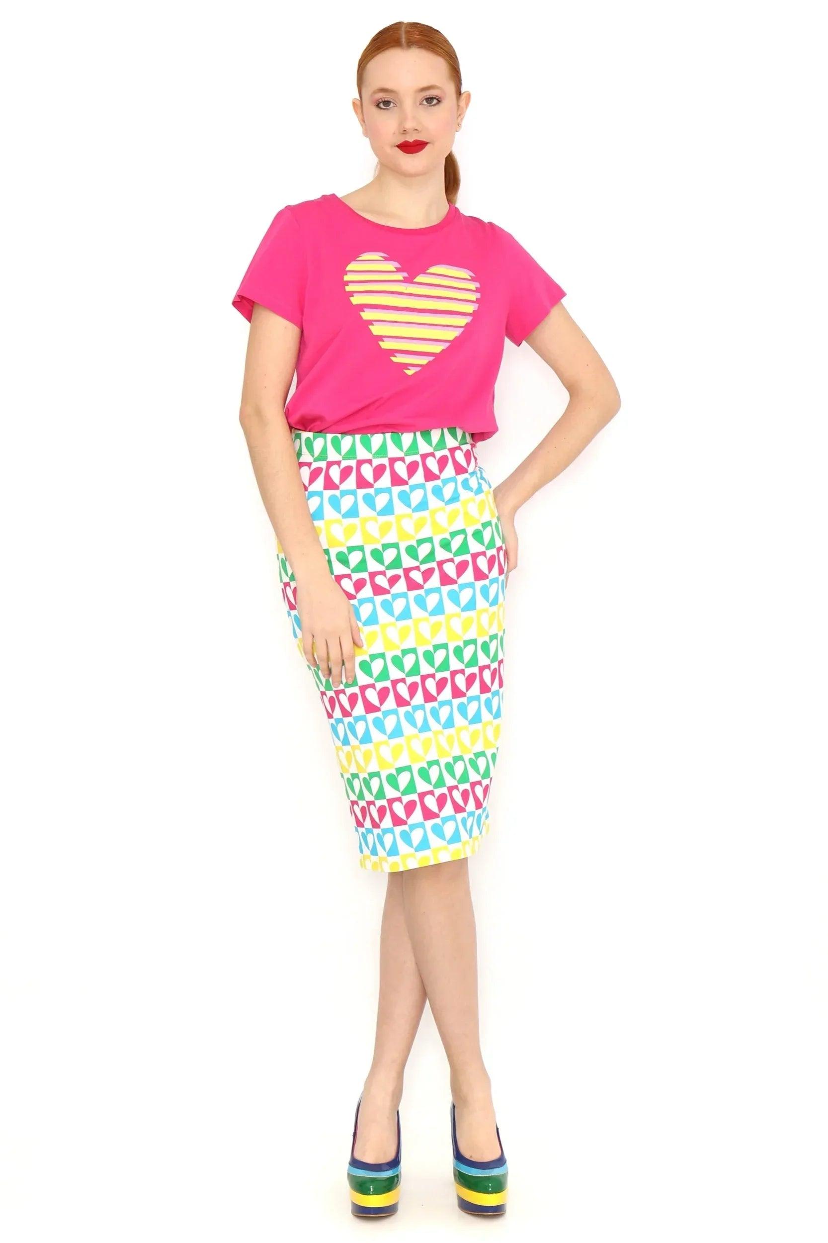 Falda lápiz con estampado de corazones multicolor, hasta la rodilla