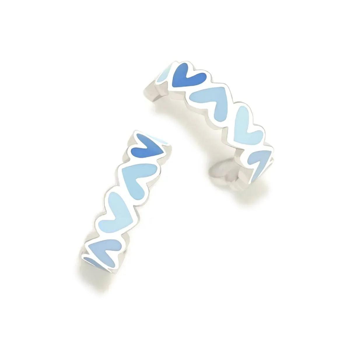 Aretes tipo criolla con degradado azul y corazones