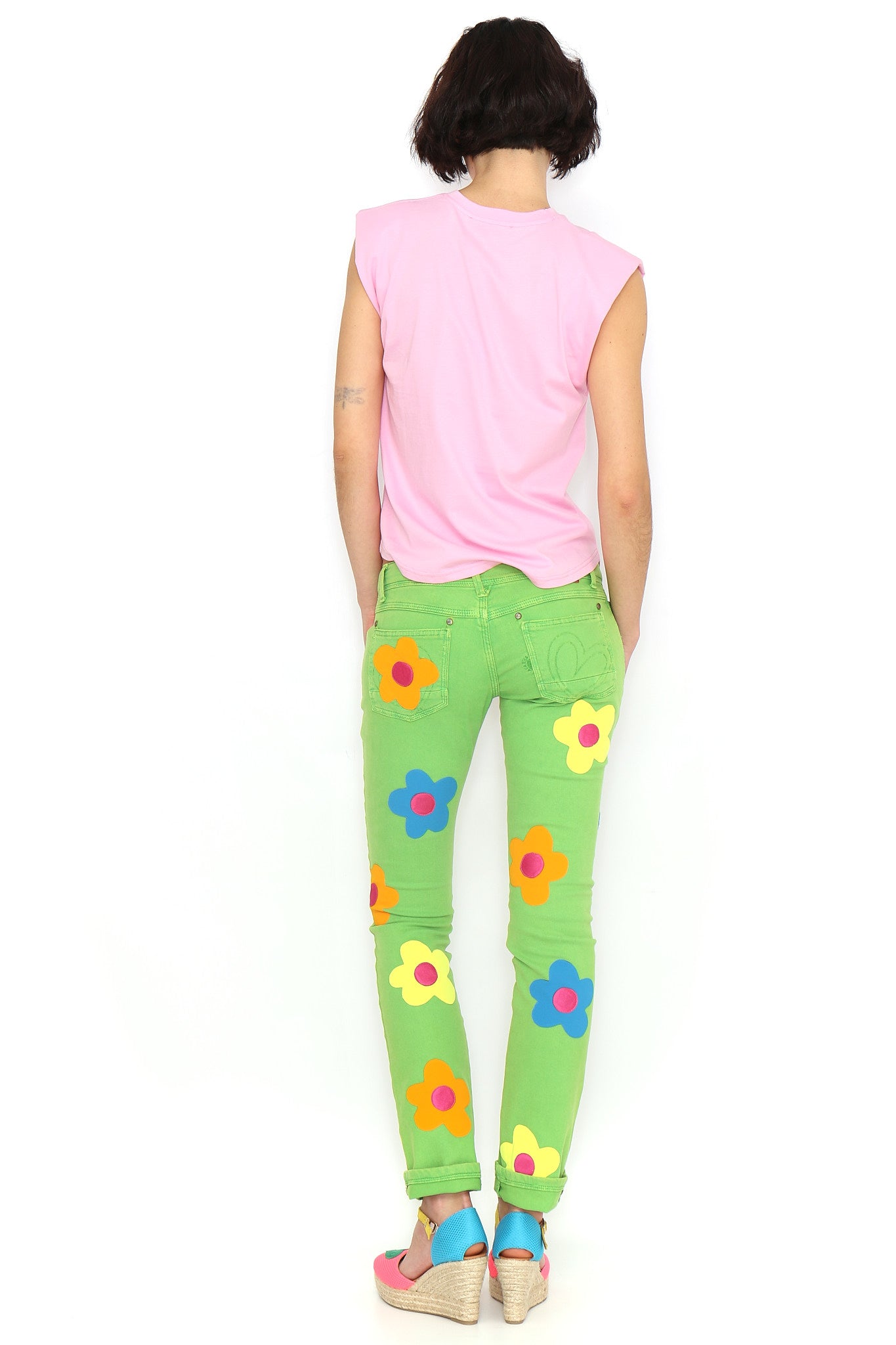 CAMISETA ROSA HOMBRERAS FLOR