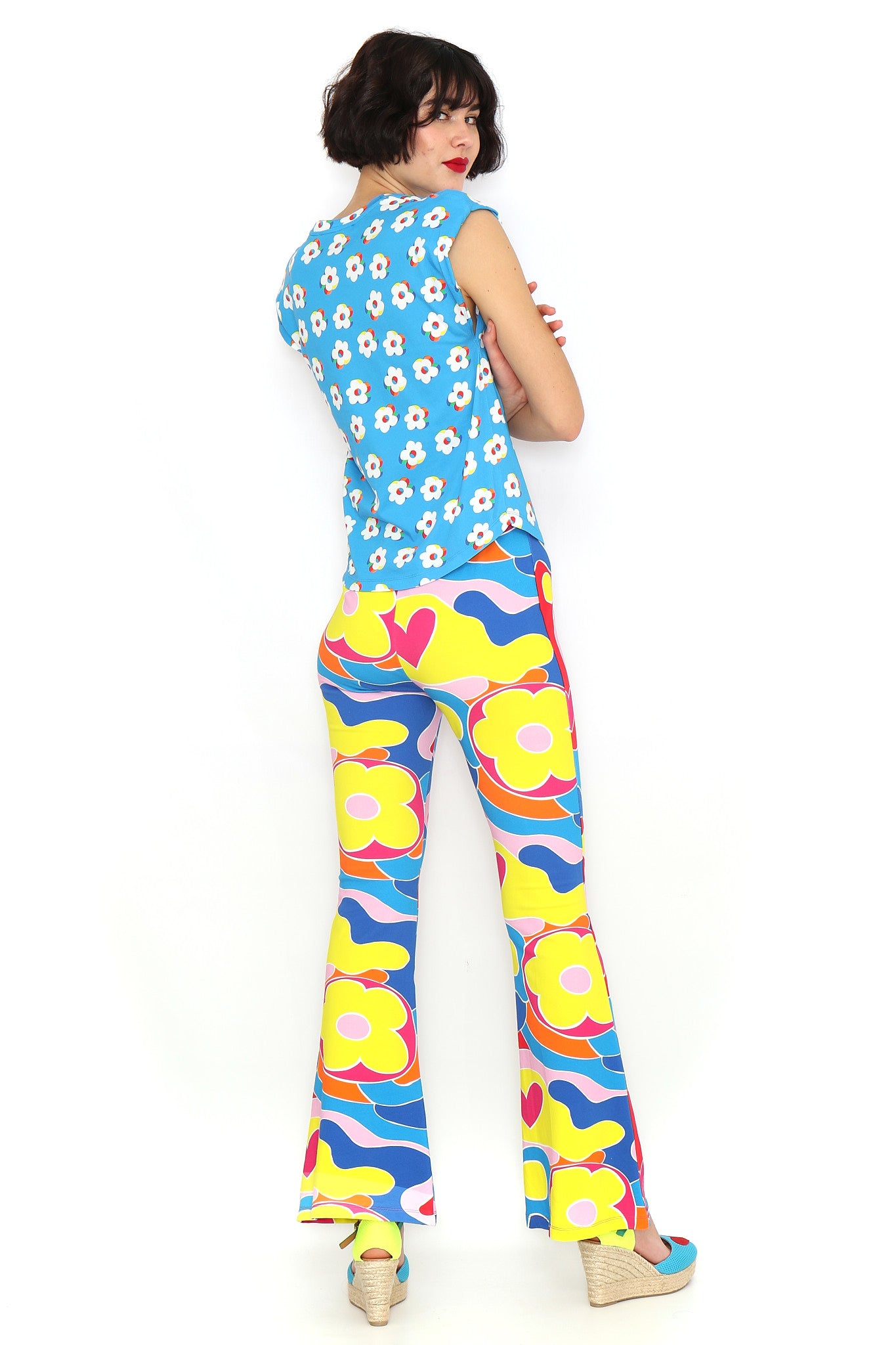 CAMISETA FLORES HOMBRERAS