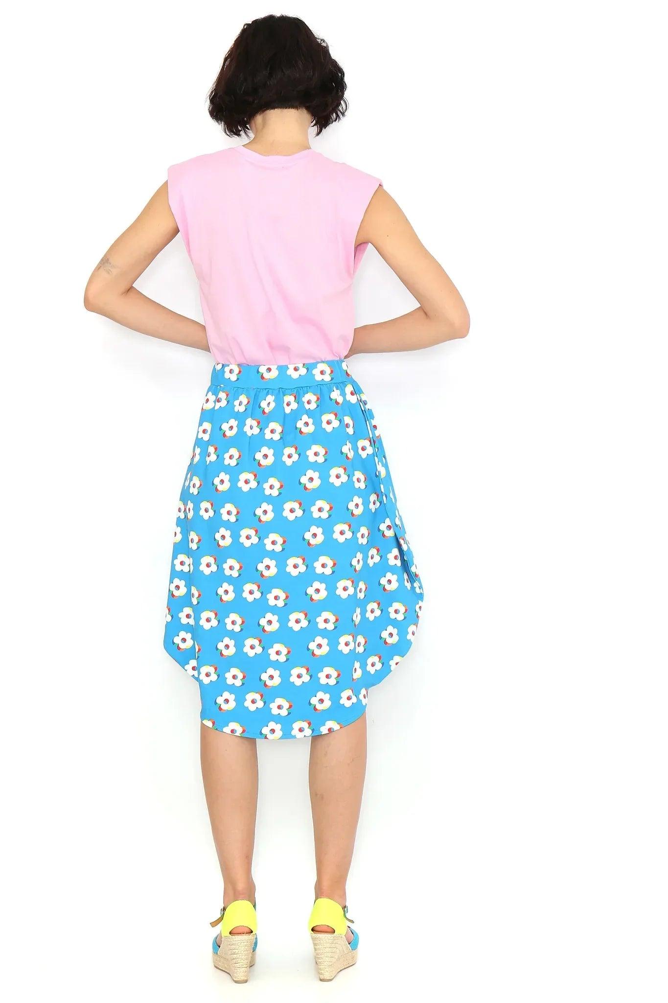 Falda circular azul con flores blancas, espalda y cintura elástica