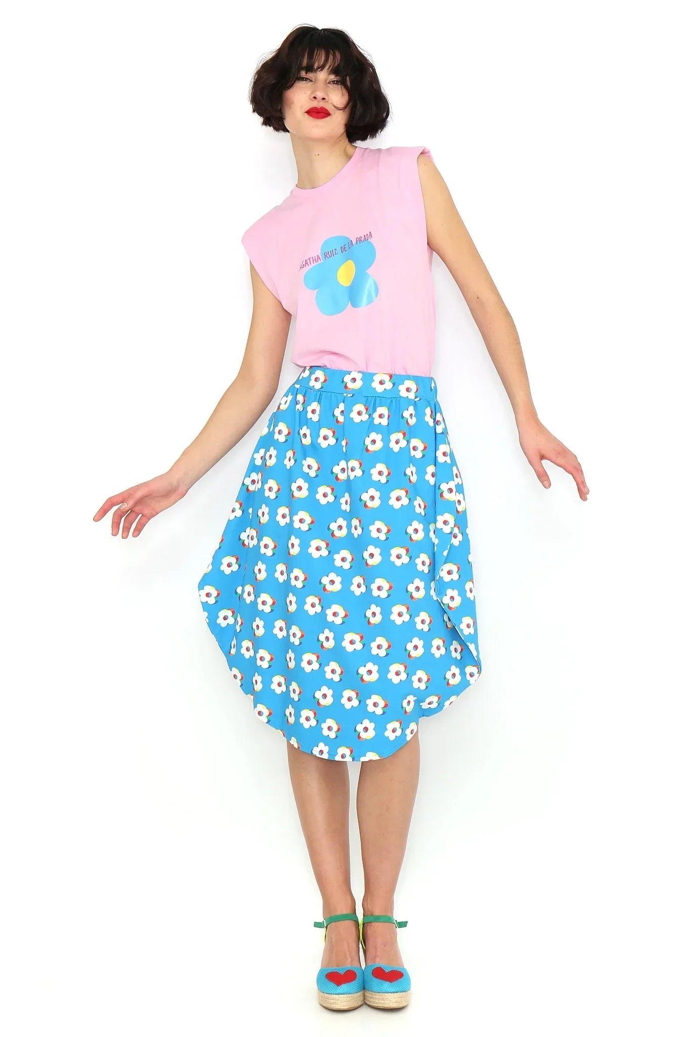 Falda circular azul con flores blancas y bajo asimétrico, cintura elástica