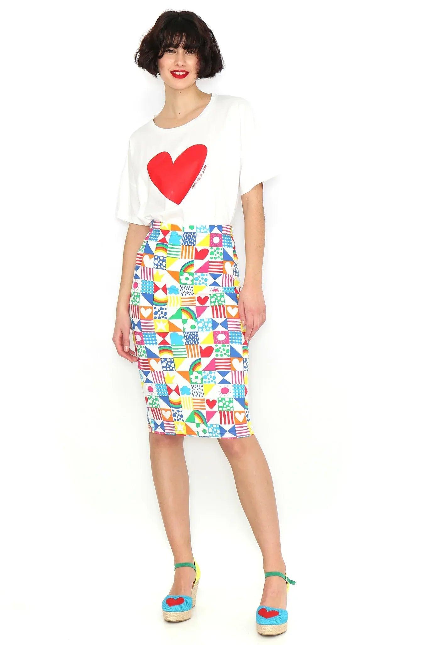 Falda lápiz de tela patch multicolor con corazones y formas geométricas
