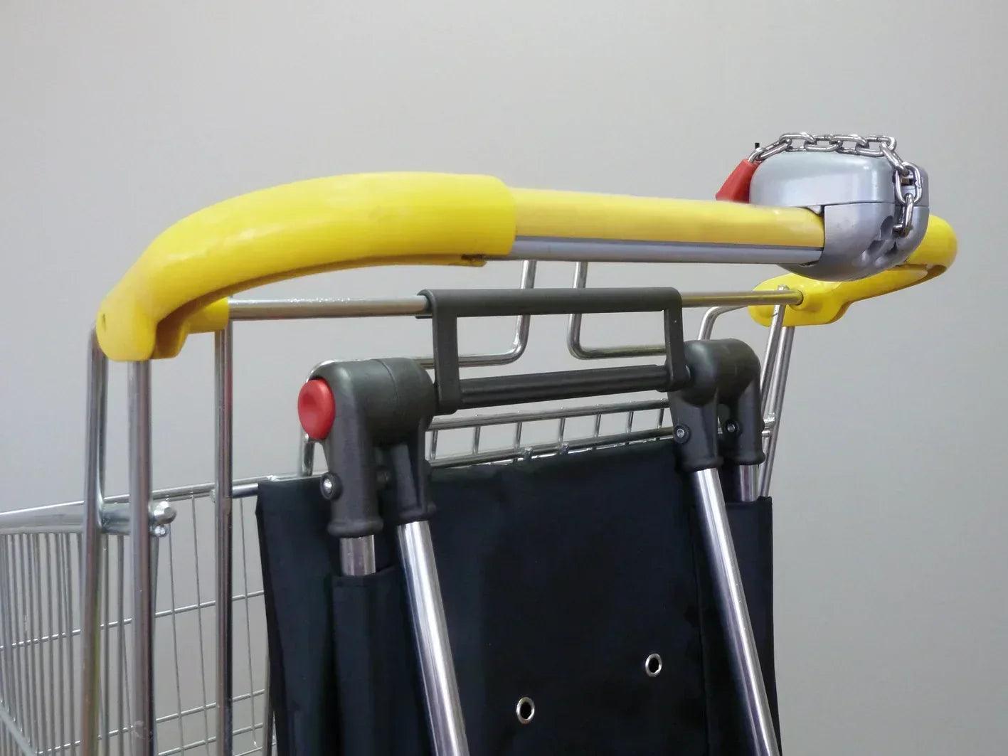Estructura metálica y asa amarilla de carro plegable con asiento negro