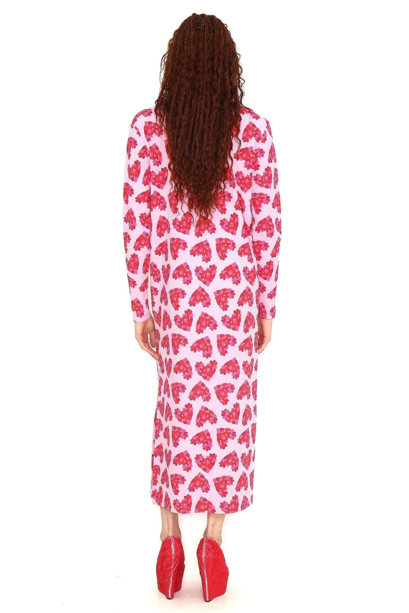 Vestido midi con cuello alto y estampado de corazones fucsia y rojo