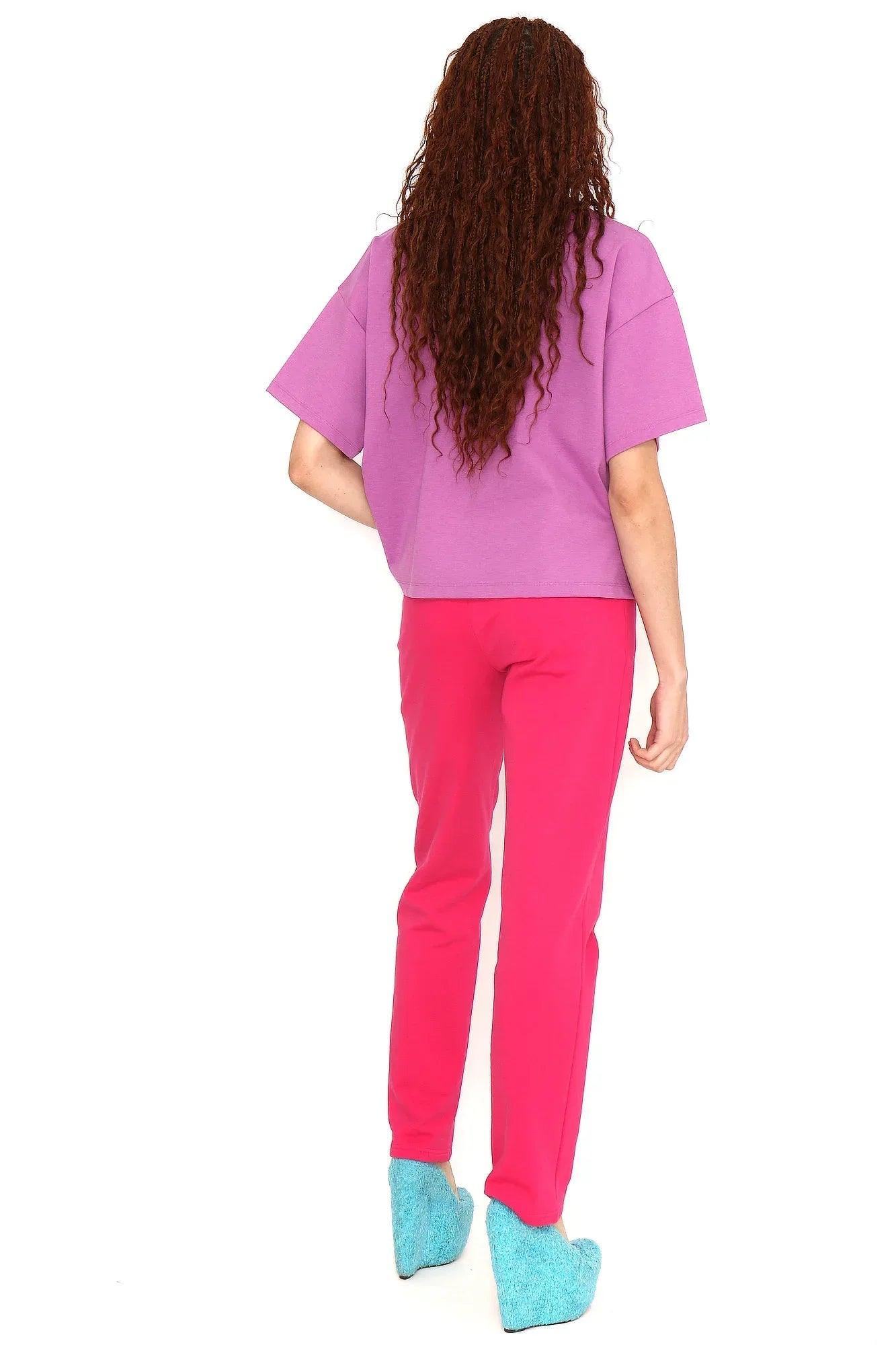 polo morado de manga corta, vista trasera lisa con cuello y tapeta de botones