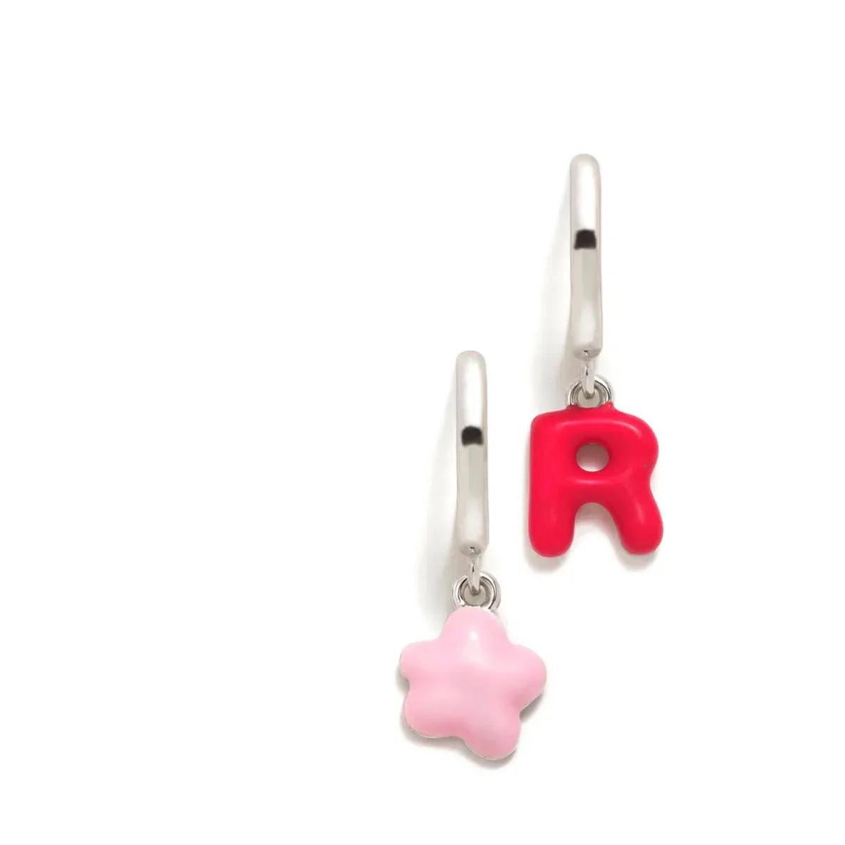 Pendientes CRIOLLA R con letra roja y flor rosa colgantes
