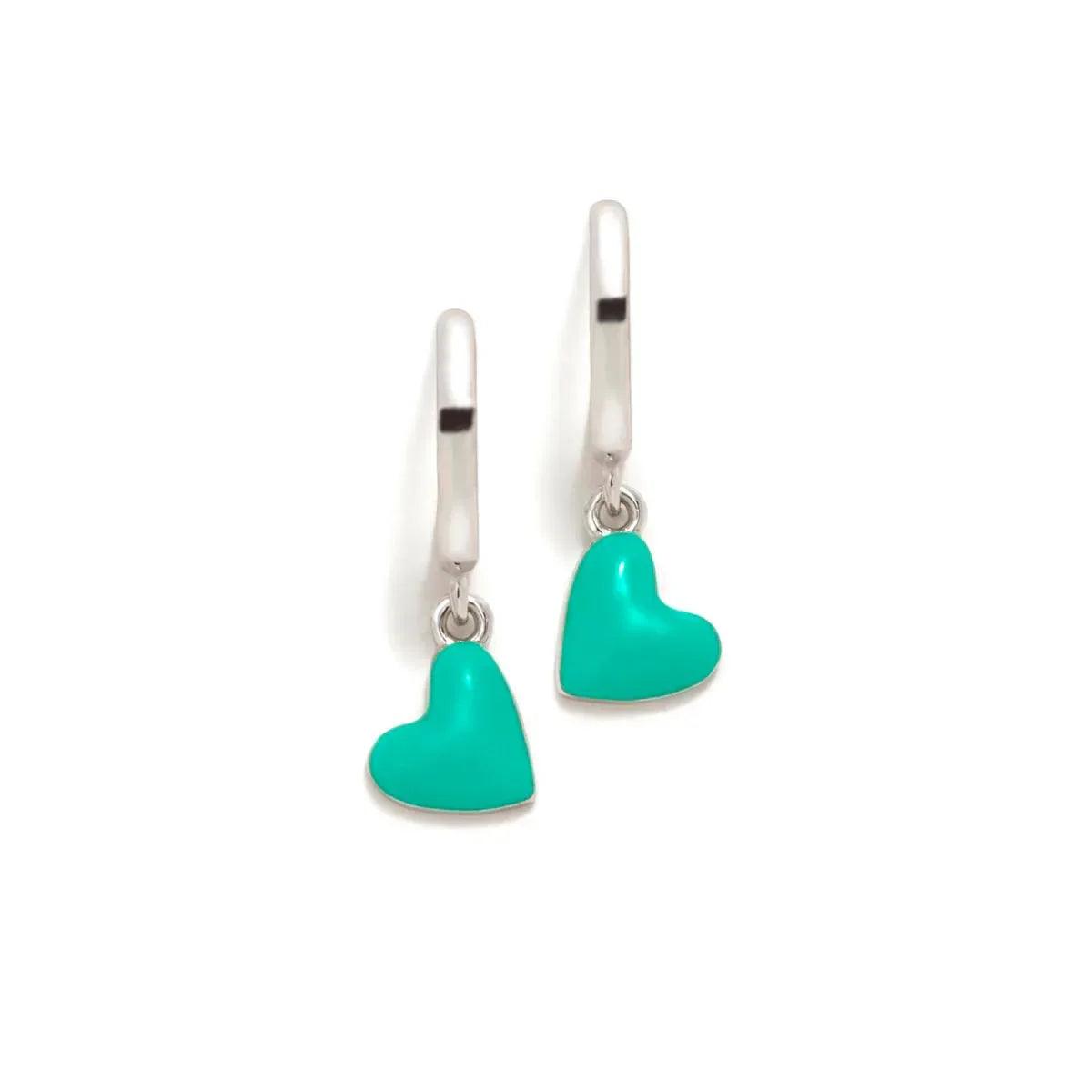 Aros criolla con colgante de corazón verde, esmalte y gancho plateado.