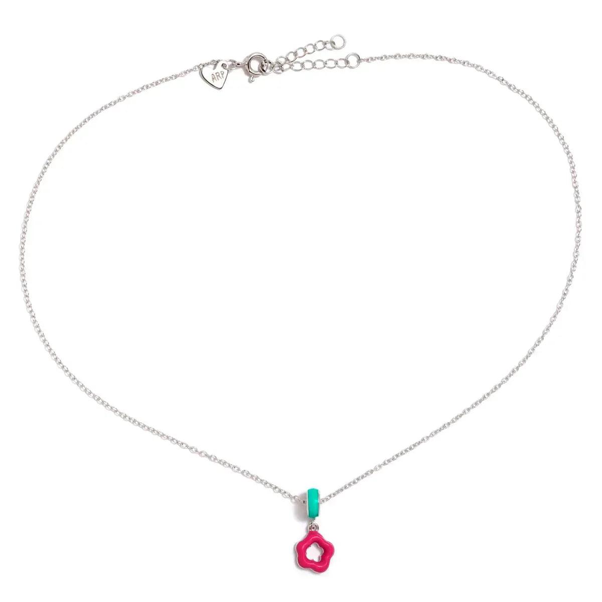 Collar plateado con colgante fucsia en forma de flor y cierre
