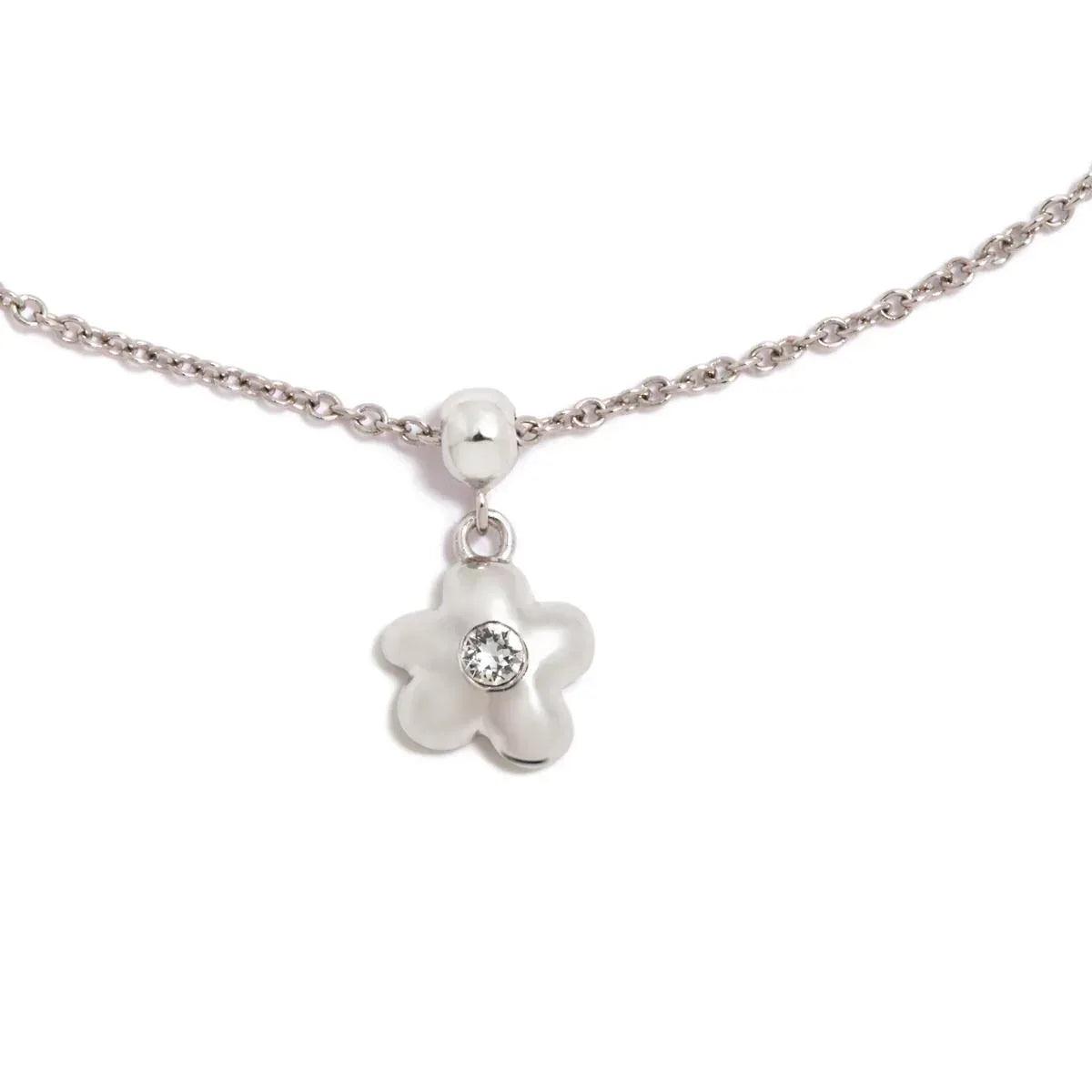Colgante de flor con circonita engastada y pieza transparente, tono plateado