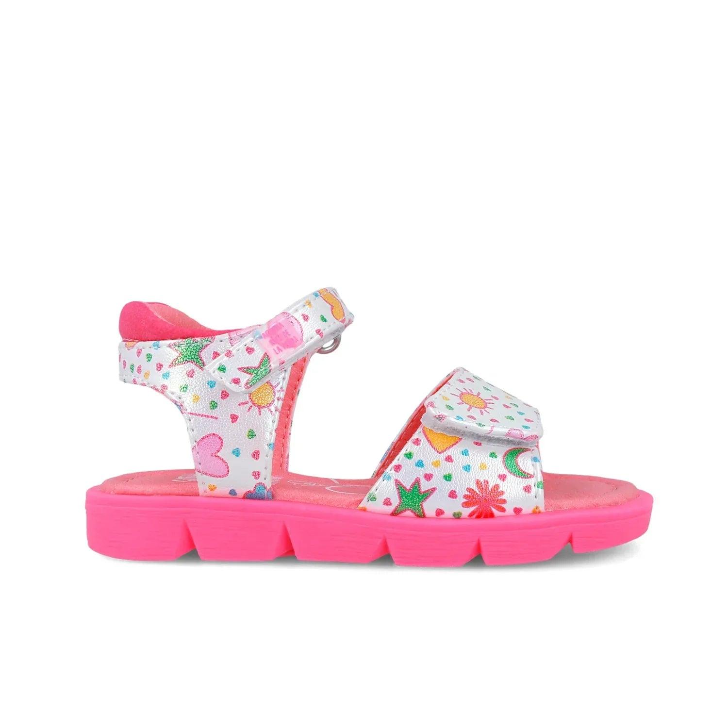 Sandalia infantil estampada blanca con flores y corazones; suela rosa gruesa y tiras abiertas