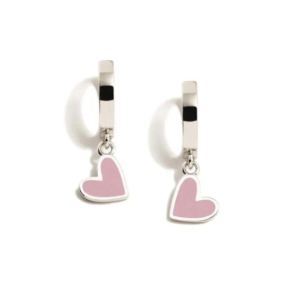 Aretes tipo aro plateados con colgante de corazón rosa
