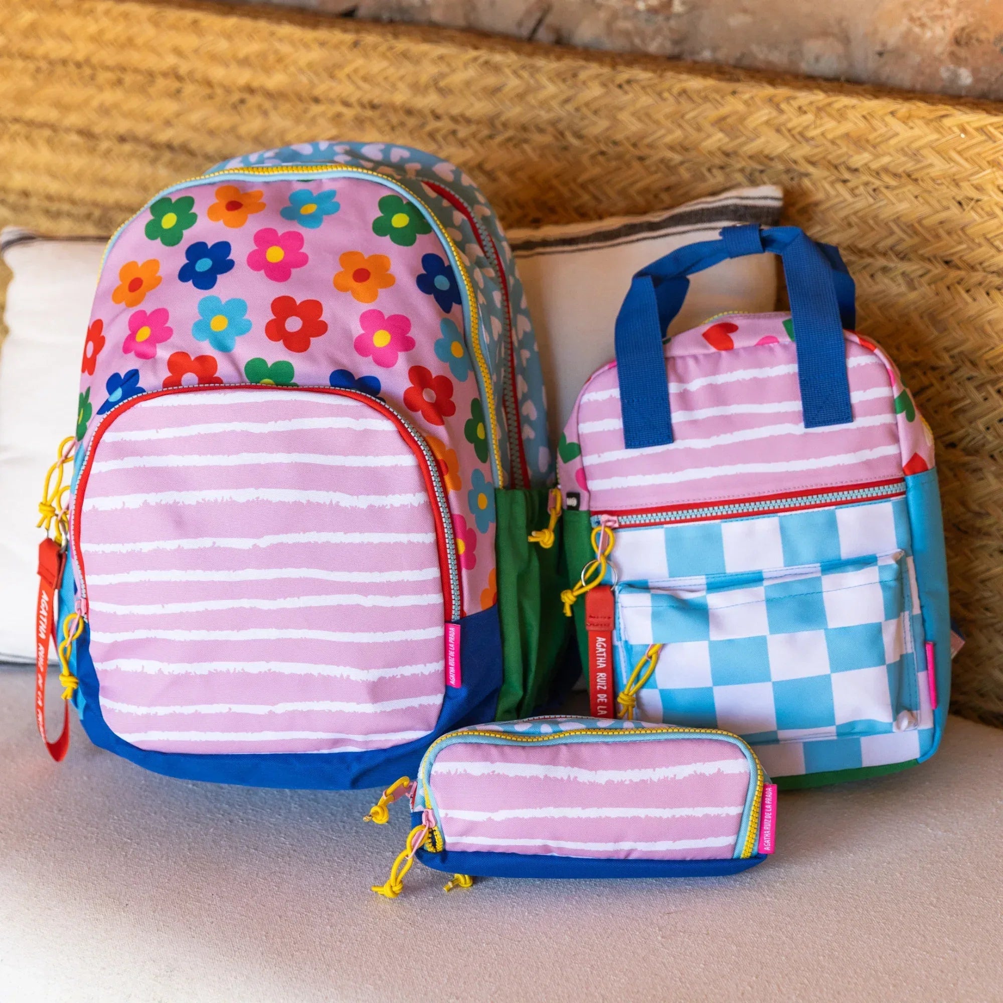 Portatodo triple con cierre: mochila y estuches floral y a rayas