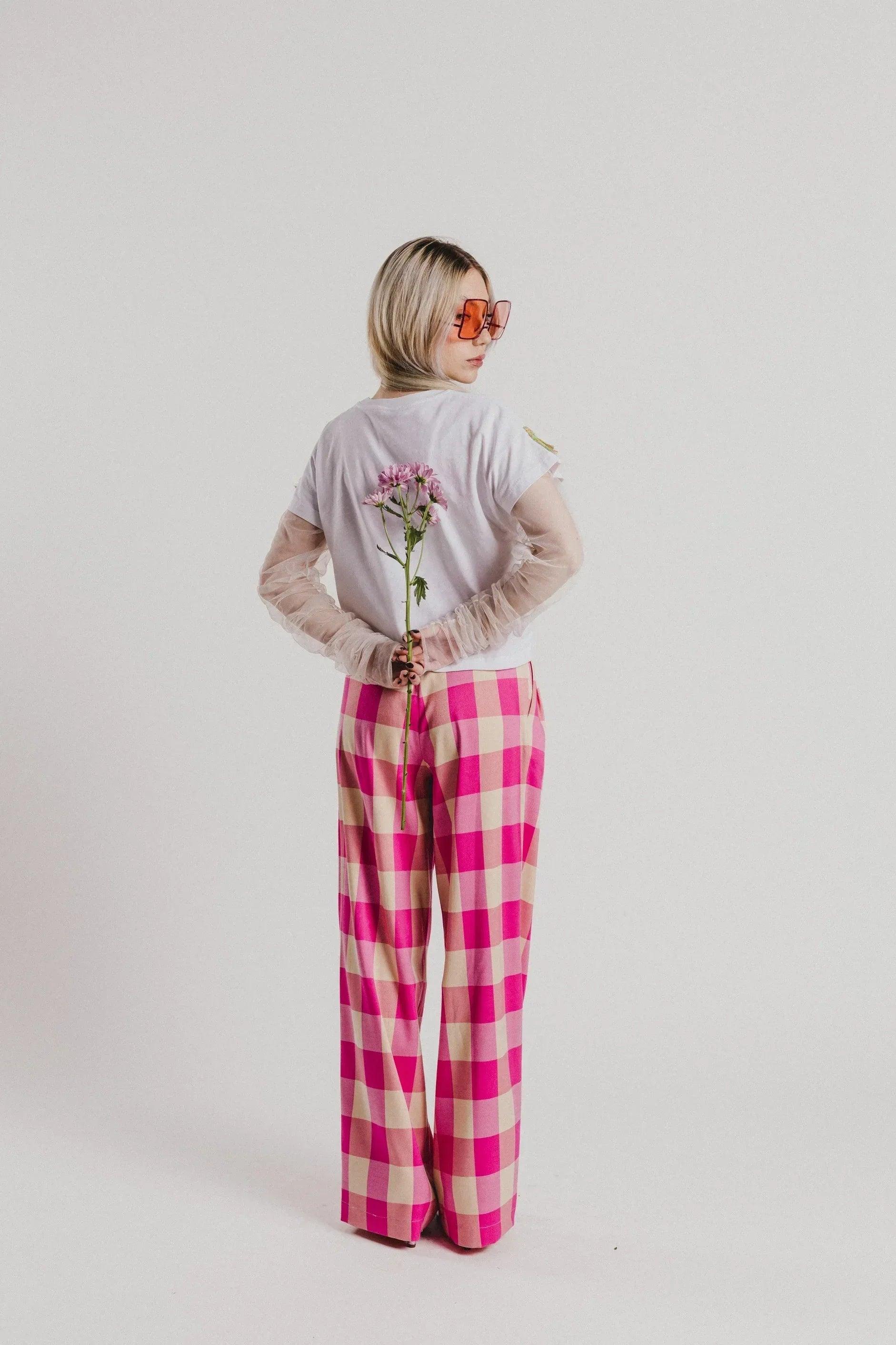 Camiseta blanca sin estampado, con mangas abullonadas transparentes
