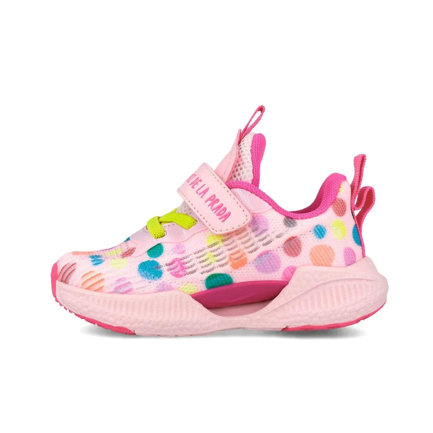 Zapatilla deportiva rosa con puntos multicolor, cierre elástico y suela acolchada
