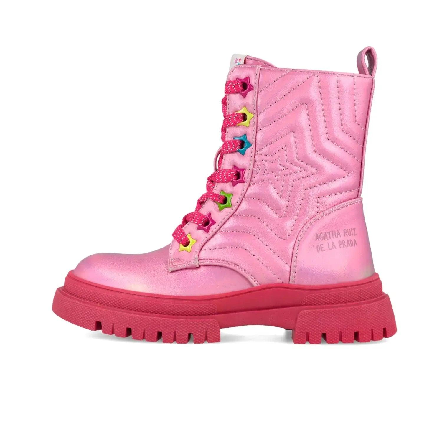 Bota metálica fucsia alta con cordones multicolor y suela gruesa