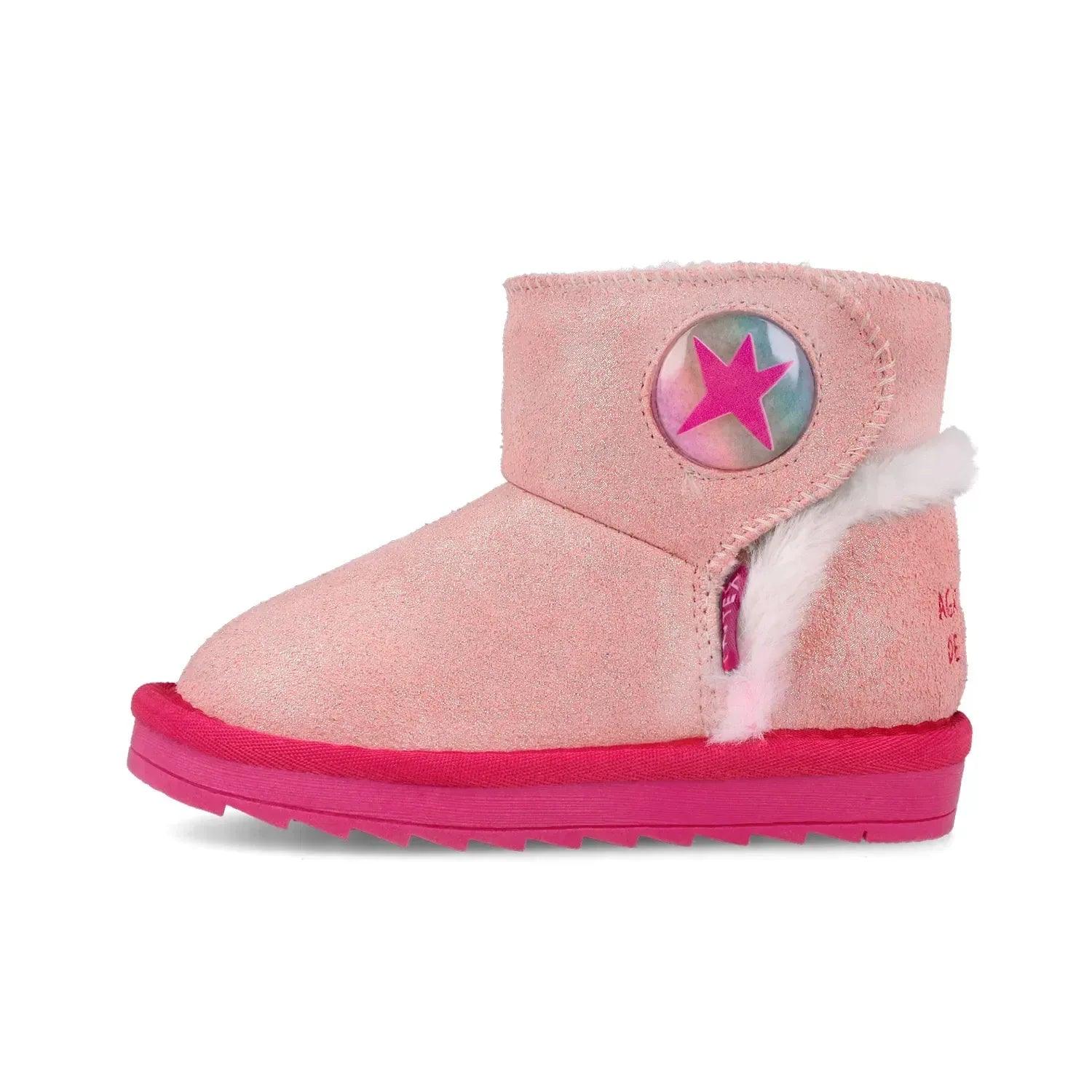 Botín rosa de pala alta con forro blanco y estrella fucsia en parche frontal, suela fucsia.