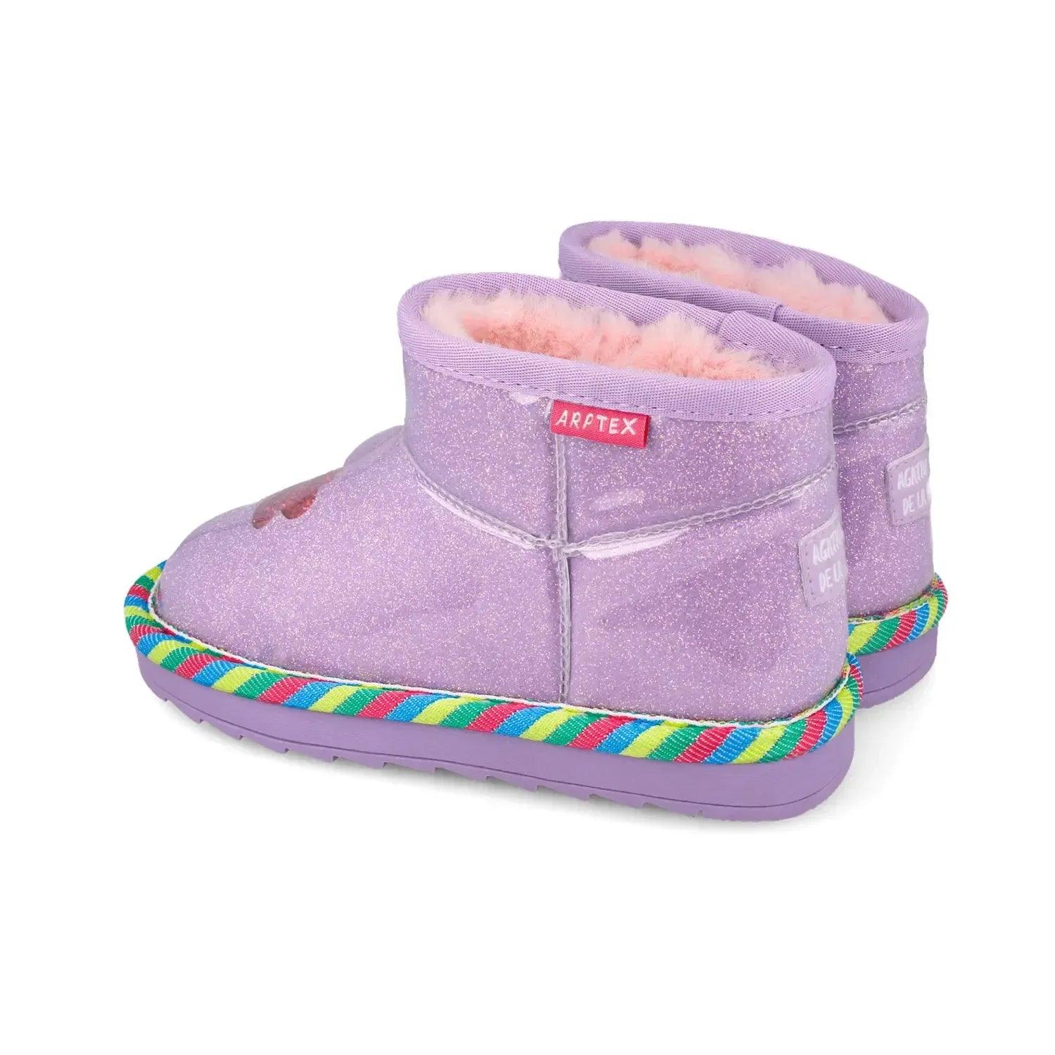 Botines morados brillantes con suela morada y ribete trenzado multicolor