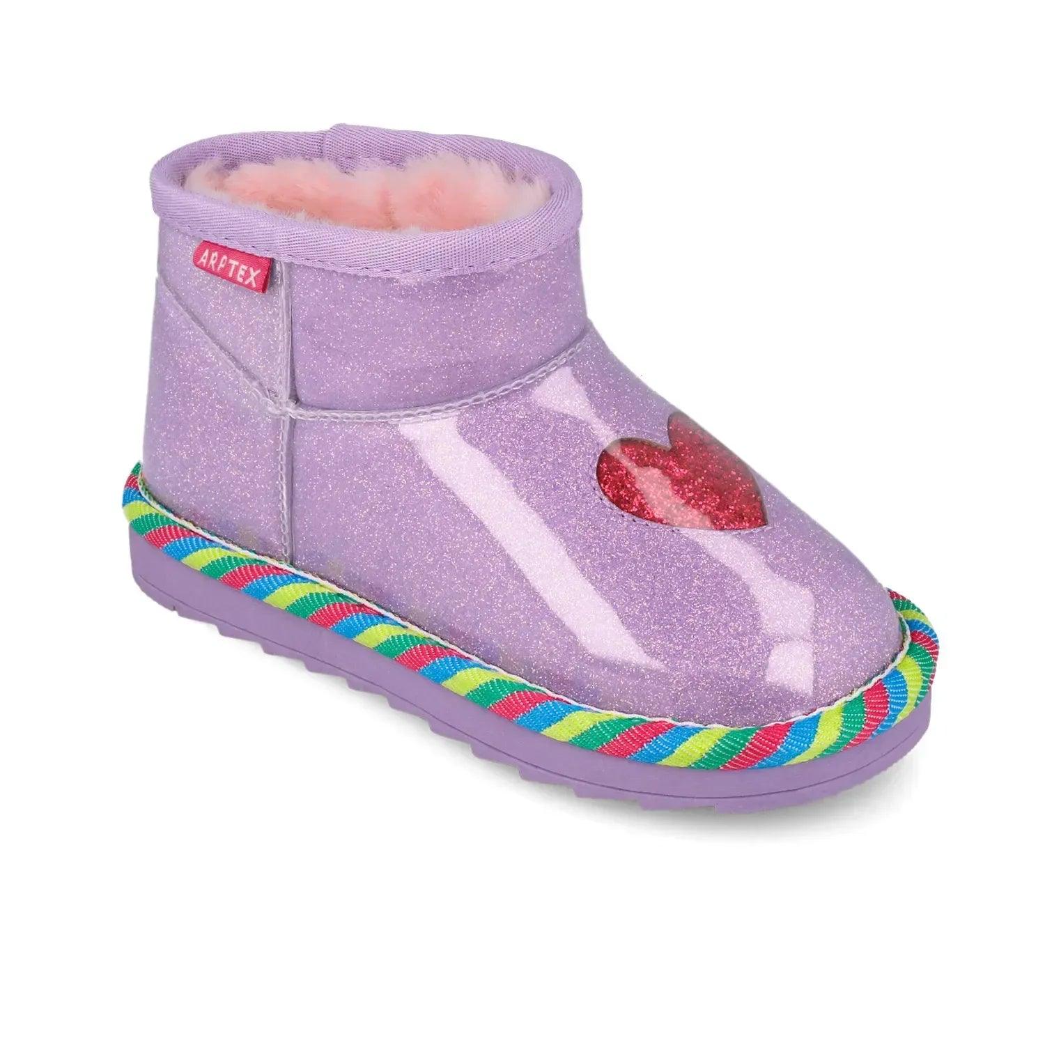 Botín morado brillante con corazón rojo, panel blanco y ribete trenzado multicolor