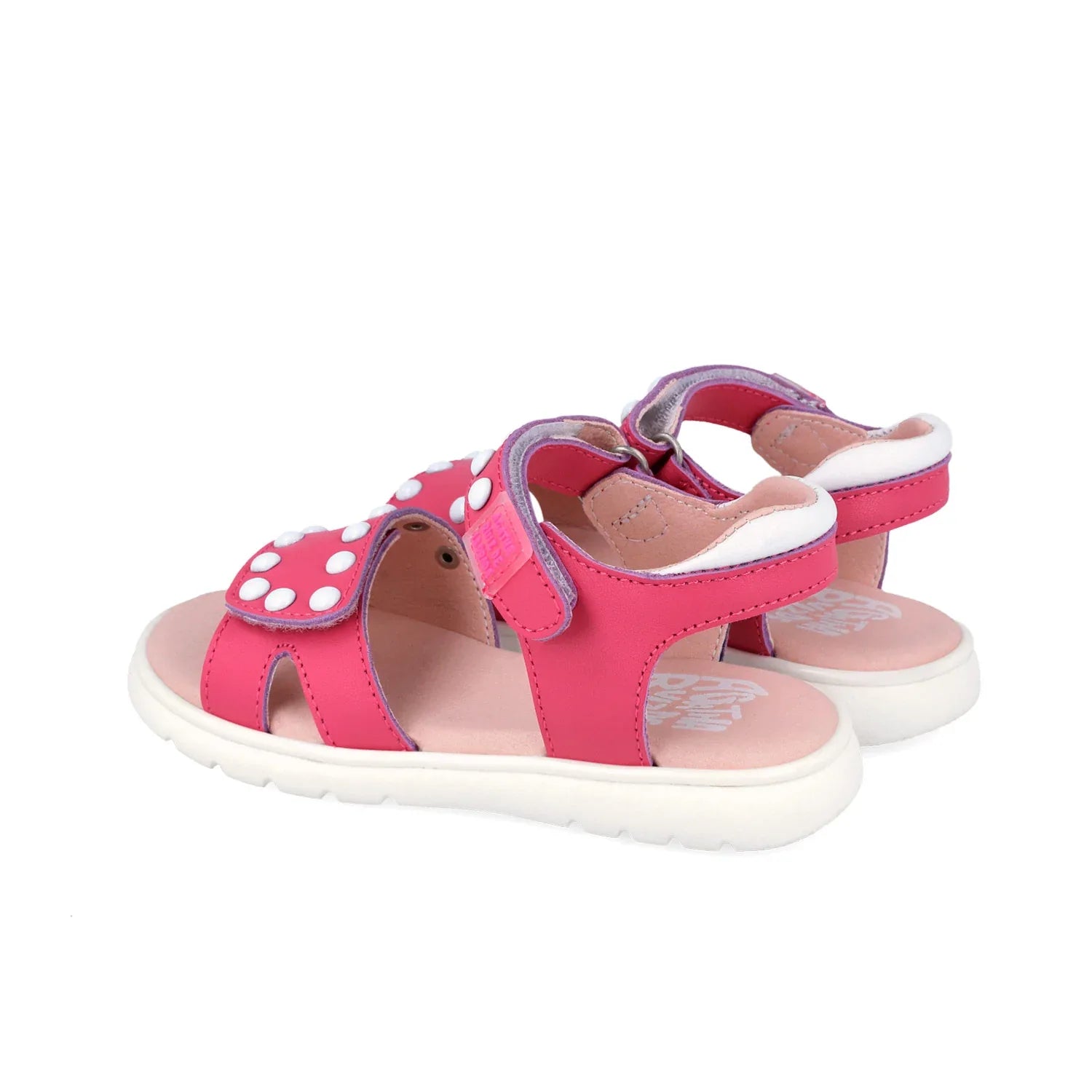 Sandalias rosas con doble tira y tachuelas blancas, cierre con correa ajustable