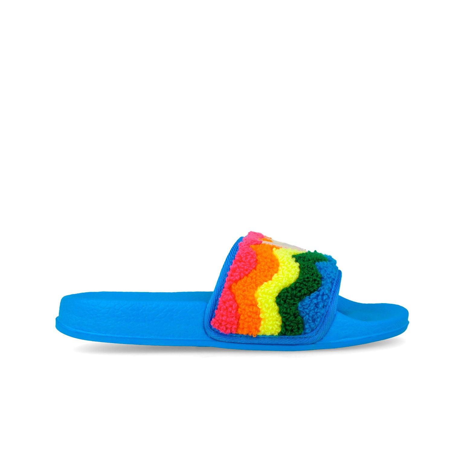 Chanclas de toalla azul con toalla multicolor en zigzag y punta abierta