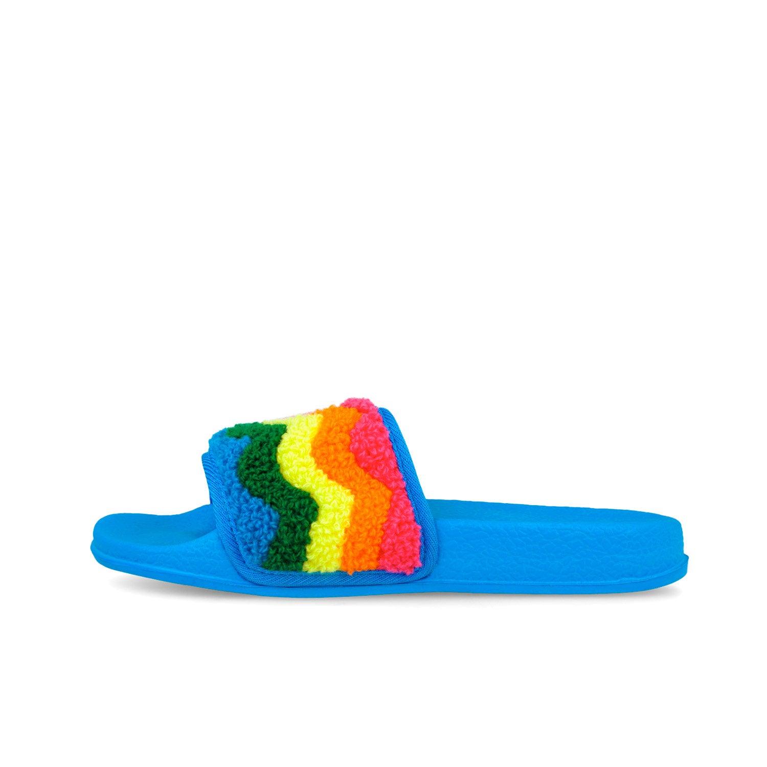 Chanclas de toalla azul con tira multicolor en relieve y suela ancha