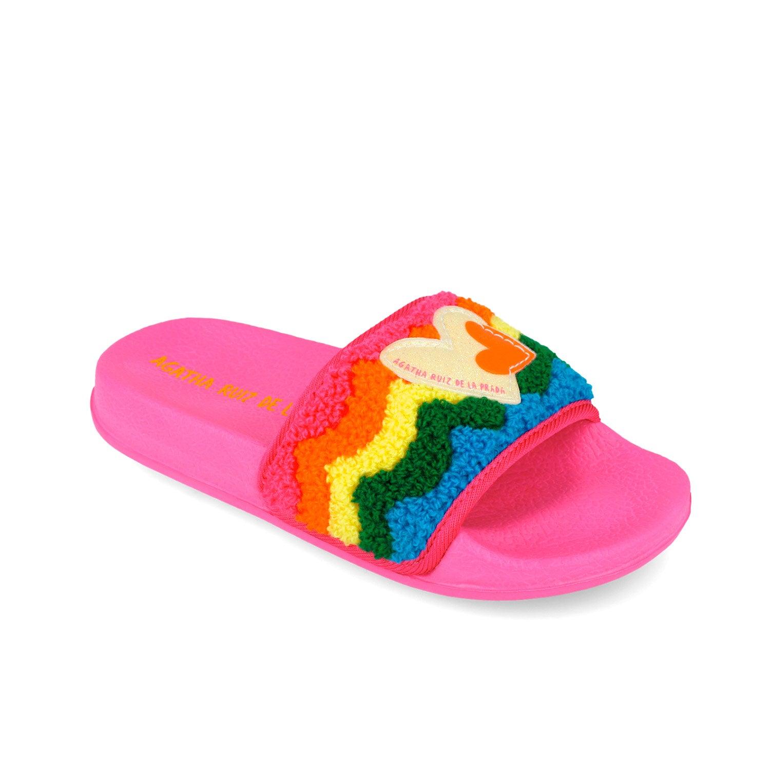 Chanclas de toalla fucsia con parche multicolor en el empeine