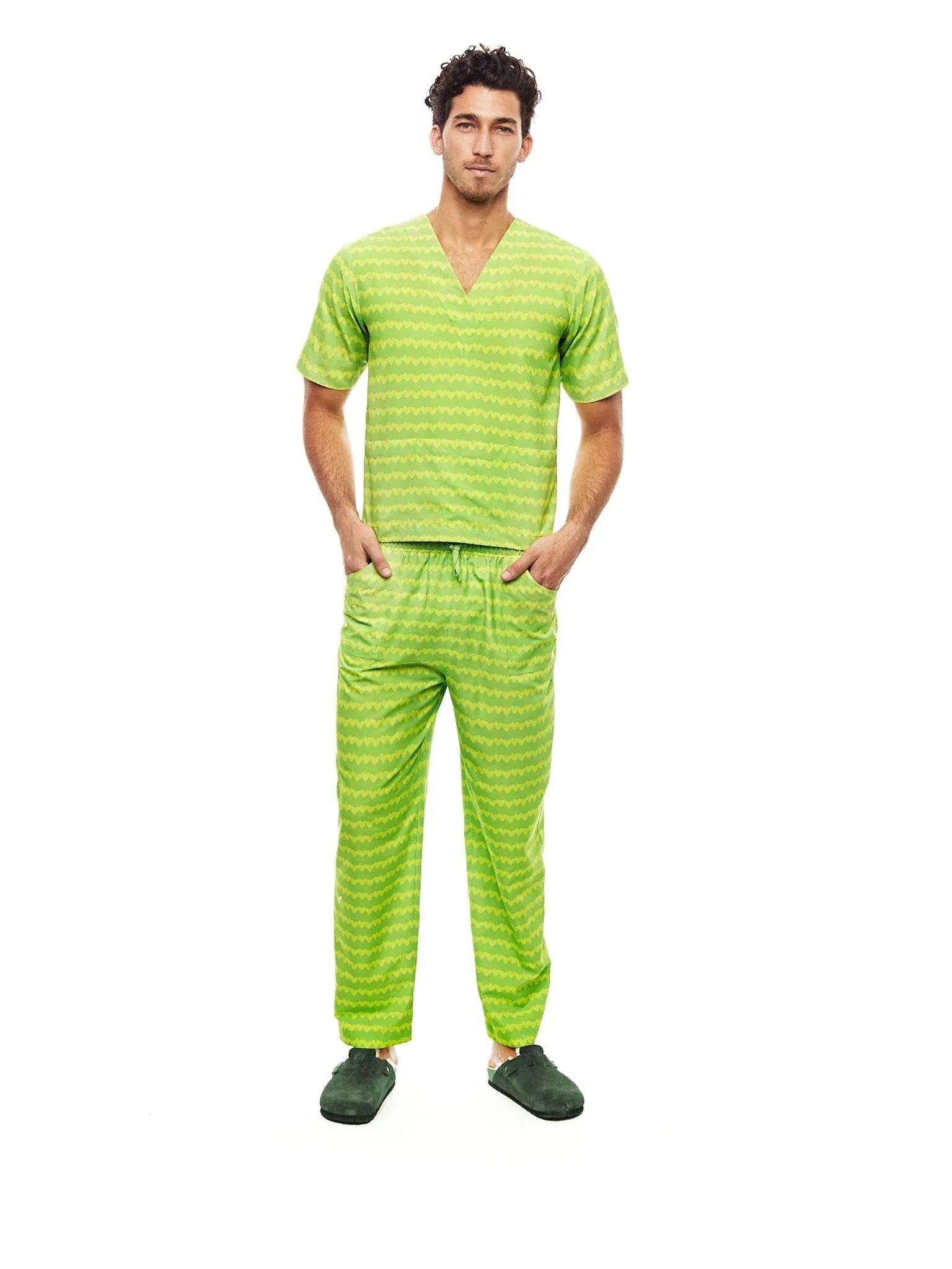 Casaca unisex verde con cuello en V y pantalón a juego, manga corta