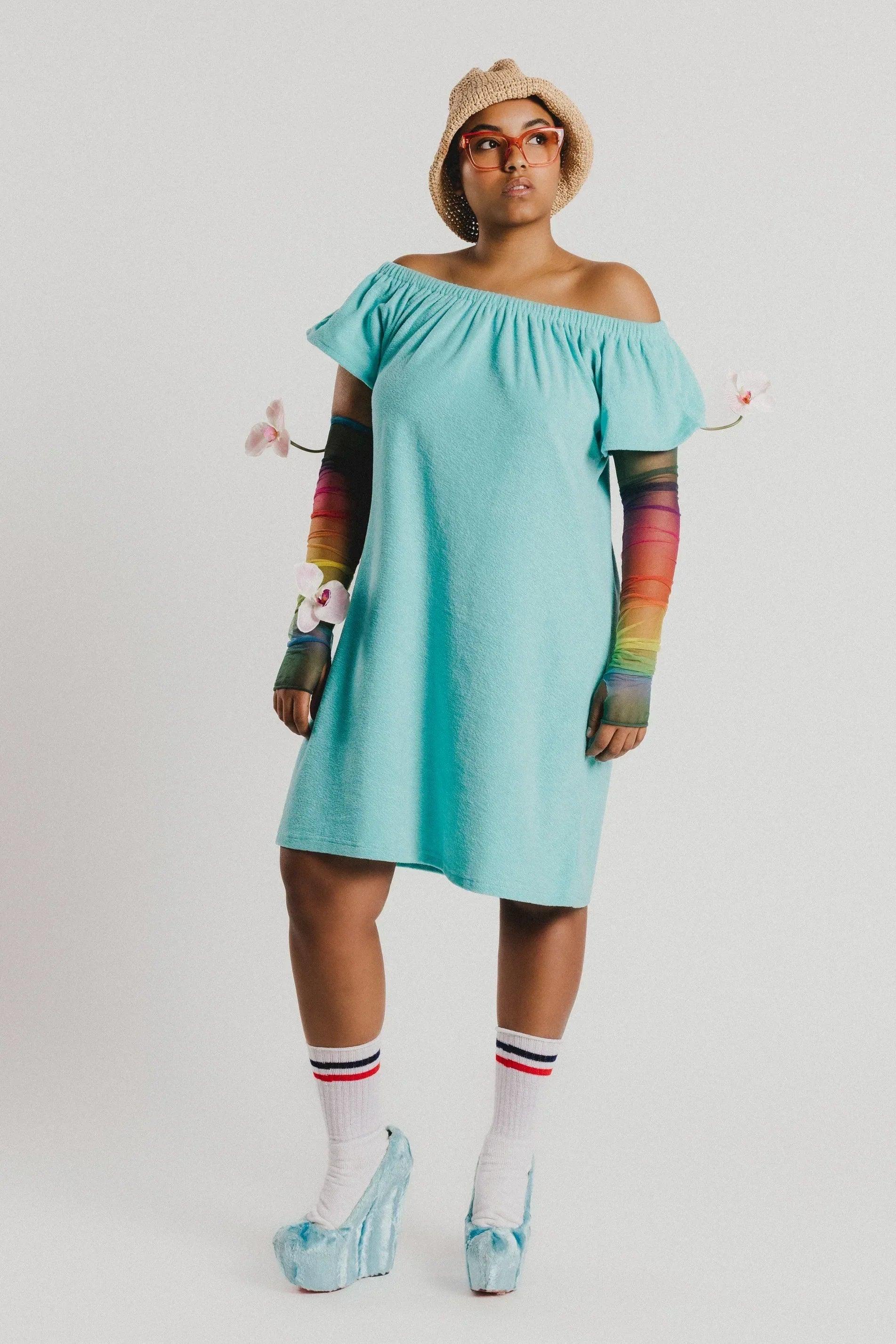 Vestido rizo turquesa off-shoulder con volante amplio y dobladillo recto