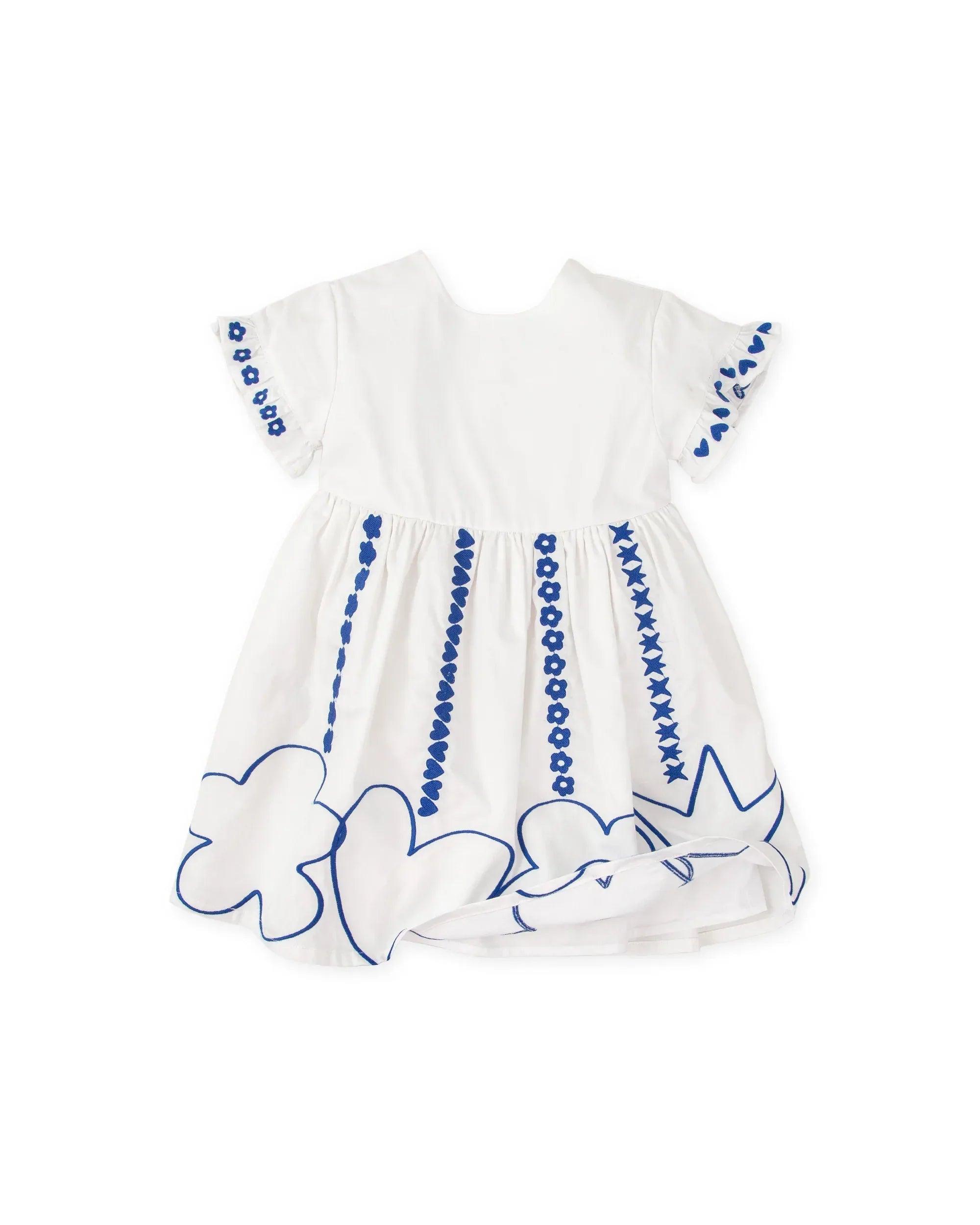 Vestido blanco con estampado azul en el bajo y estrellas y flores estilo lineal