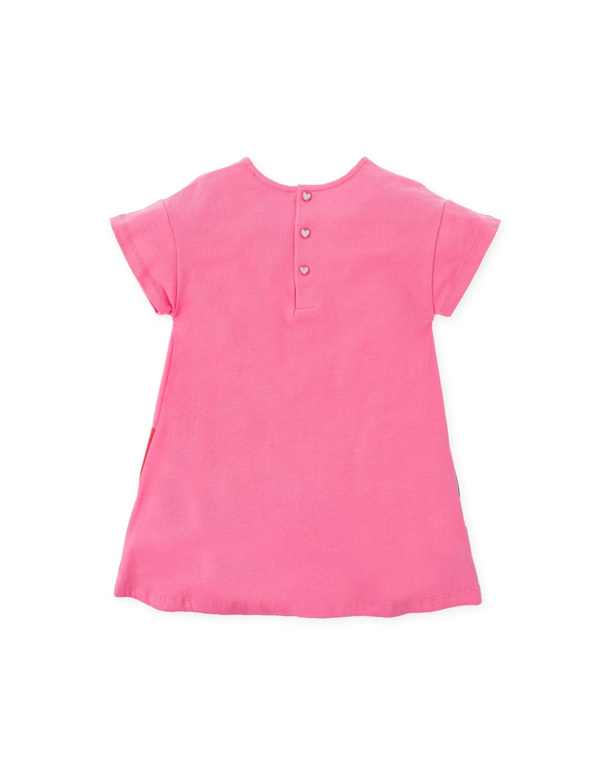 Vestido fucsia liso con botones en el cuello y manga corta