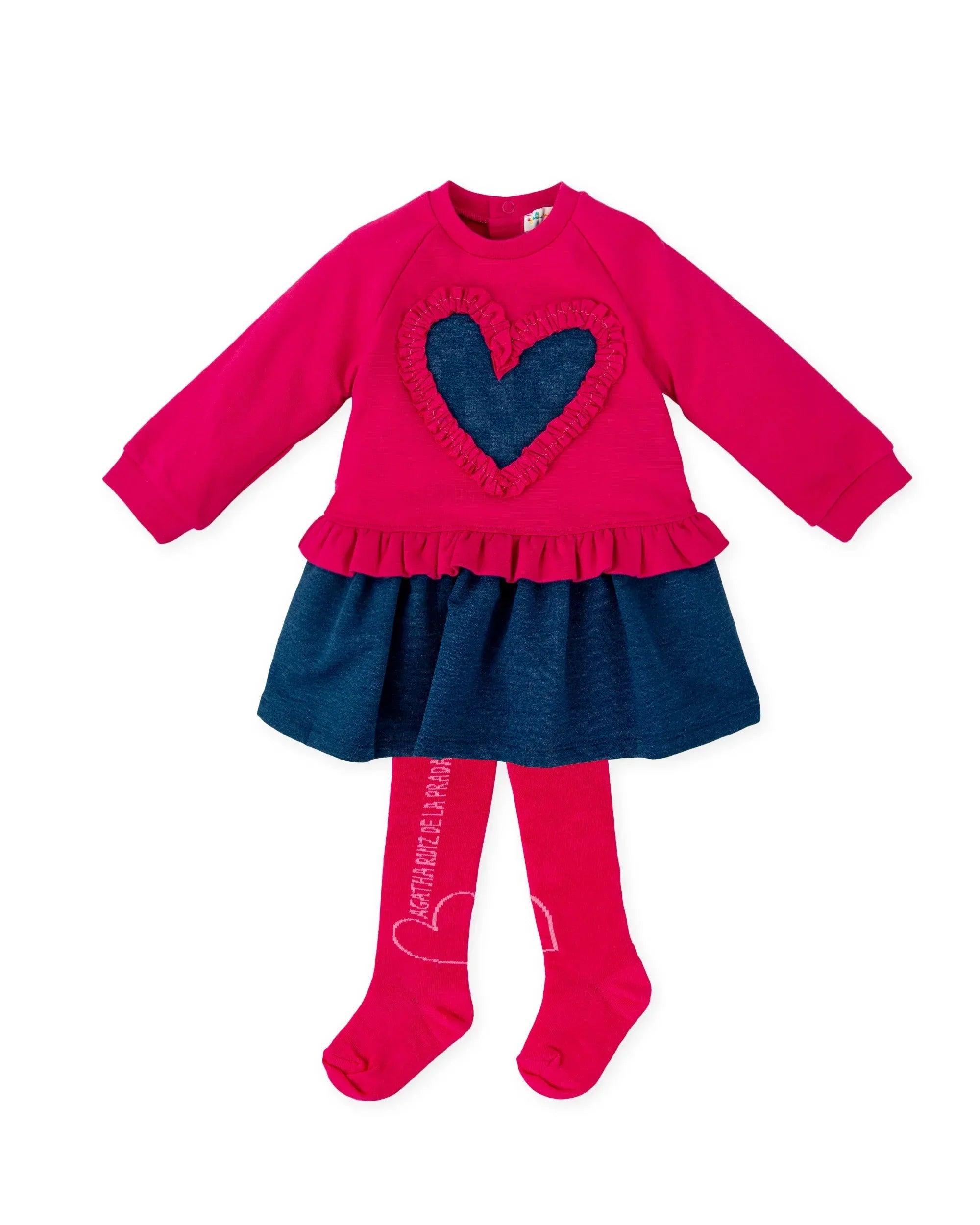 Vestido rosa con corazón azul indigo bordado y falda de vuelo, con leotardos fucsia