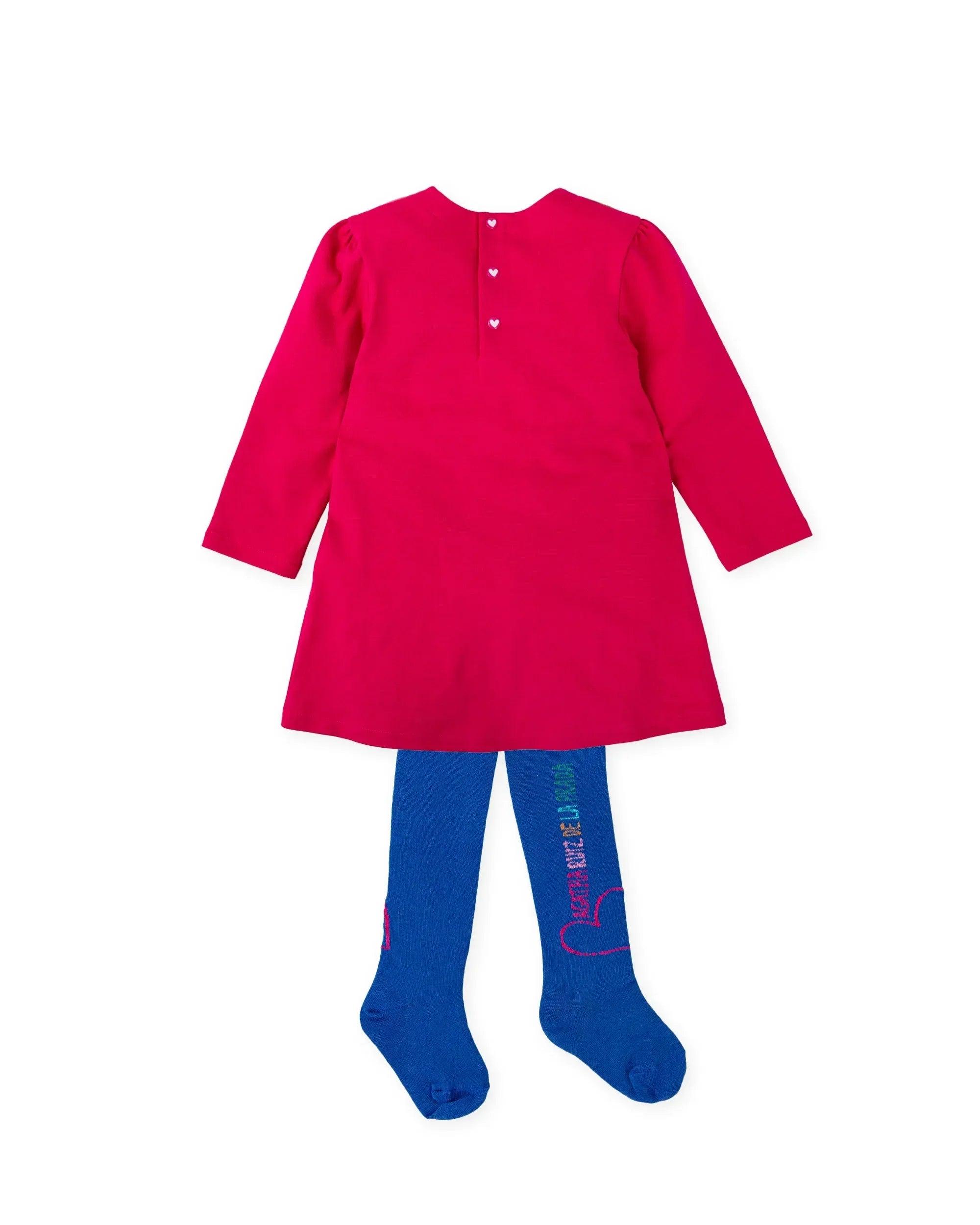Vestido fucsia con broches al cuello y leotardos azules, vista trasera