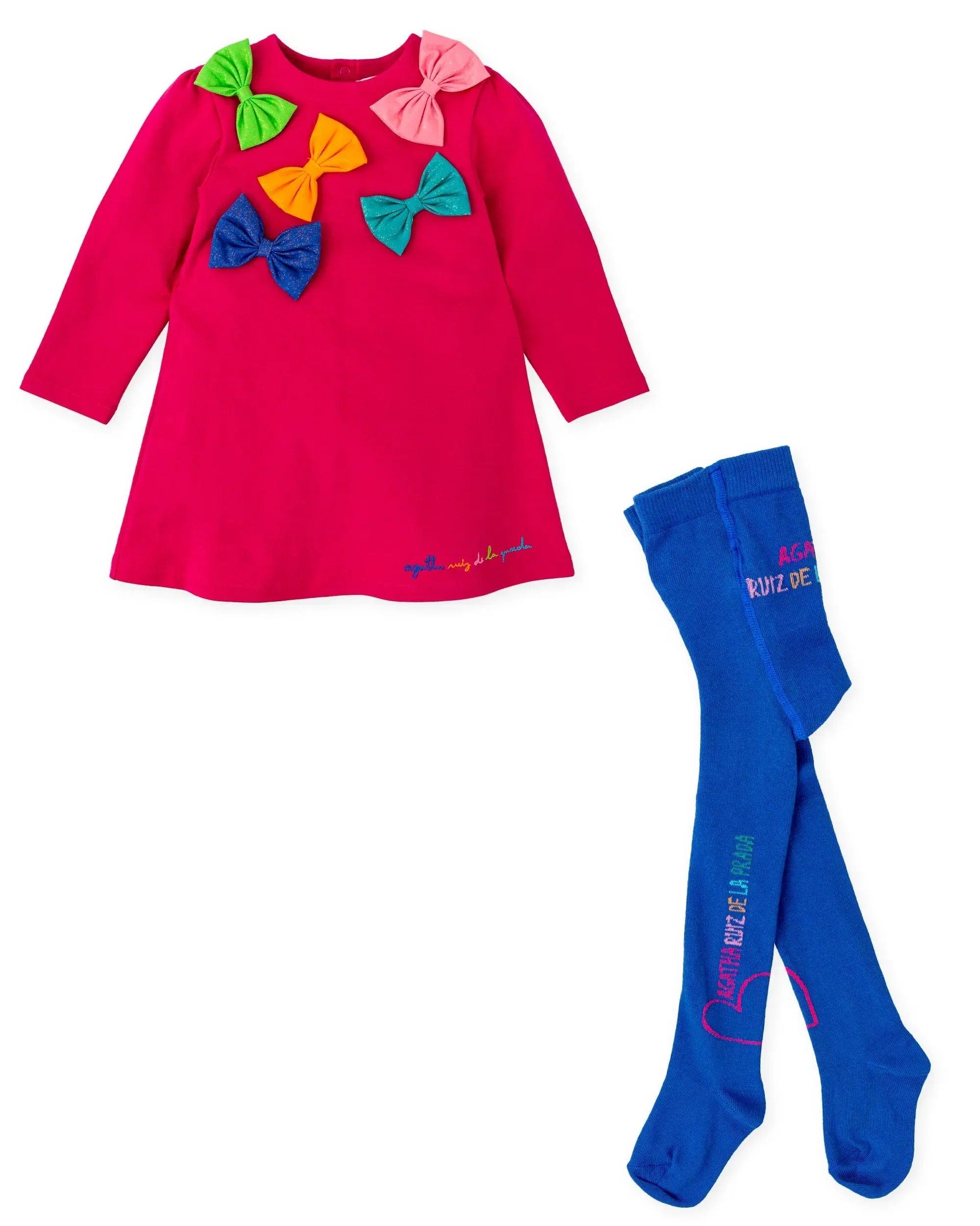 Vestido fucsia con lazos multicolor y leotardos azules, conjunto completo