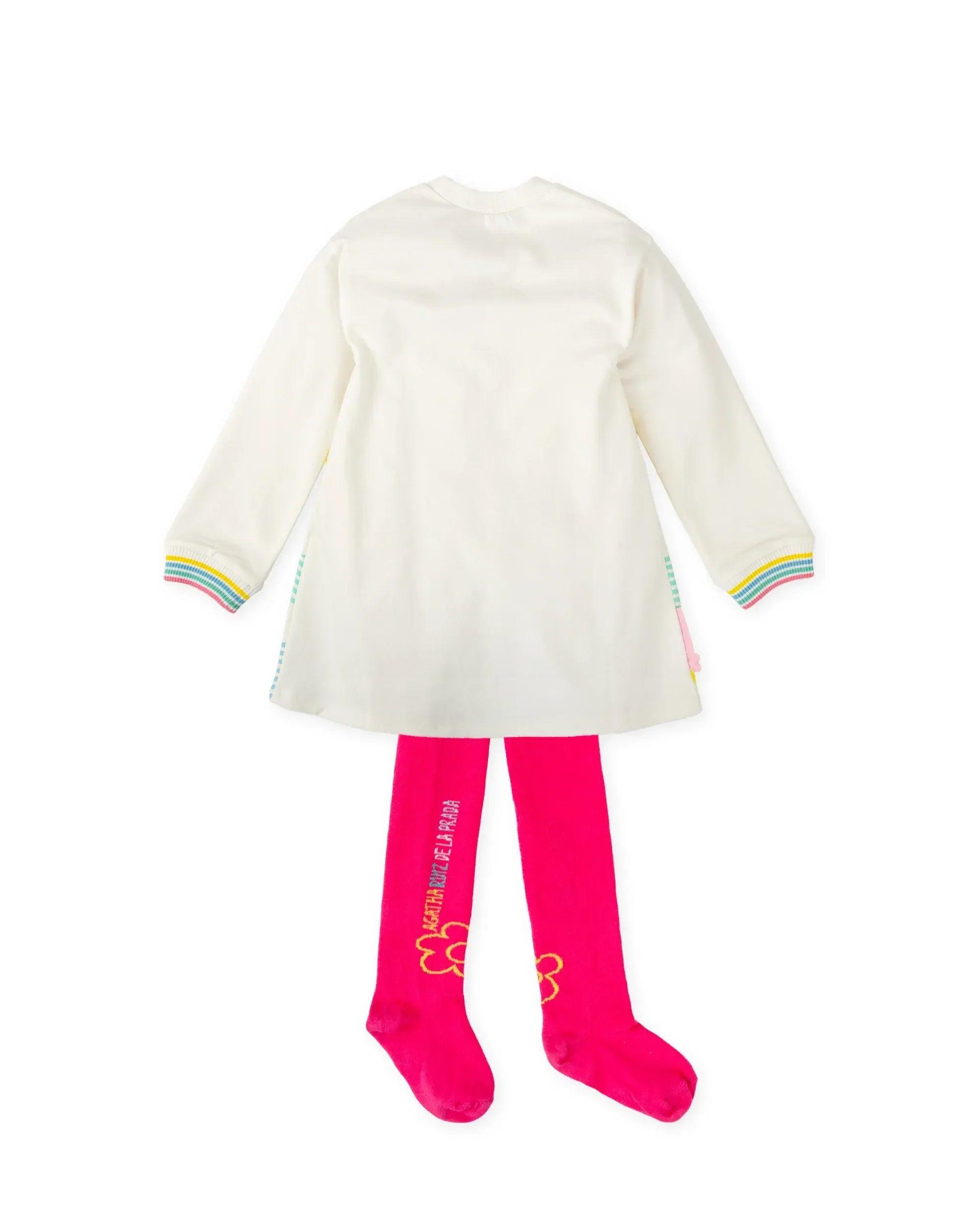 Vestido infantil blanco de espalda lisa con puños a rayas multicolor y leotardos fucsia