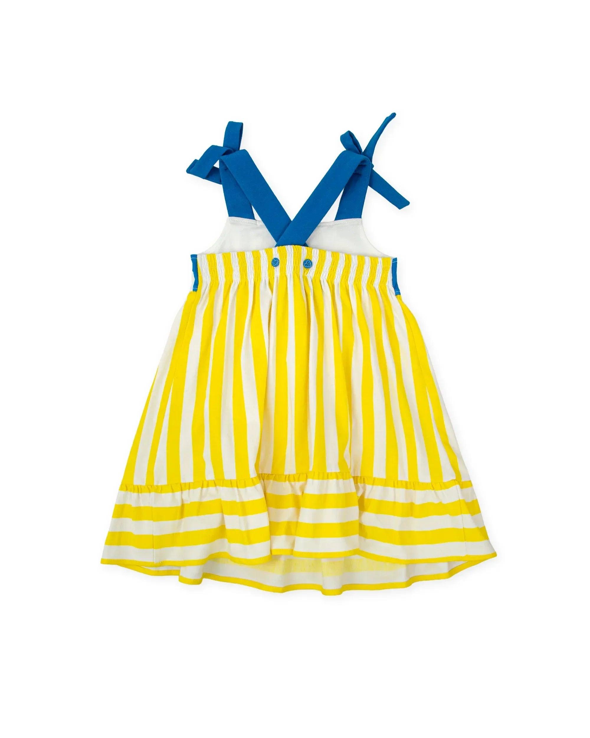Vestido a rayas amarillo y azul con tirantes azules con lazos y falda de volantes.