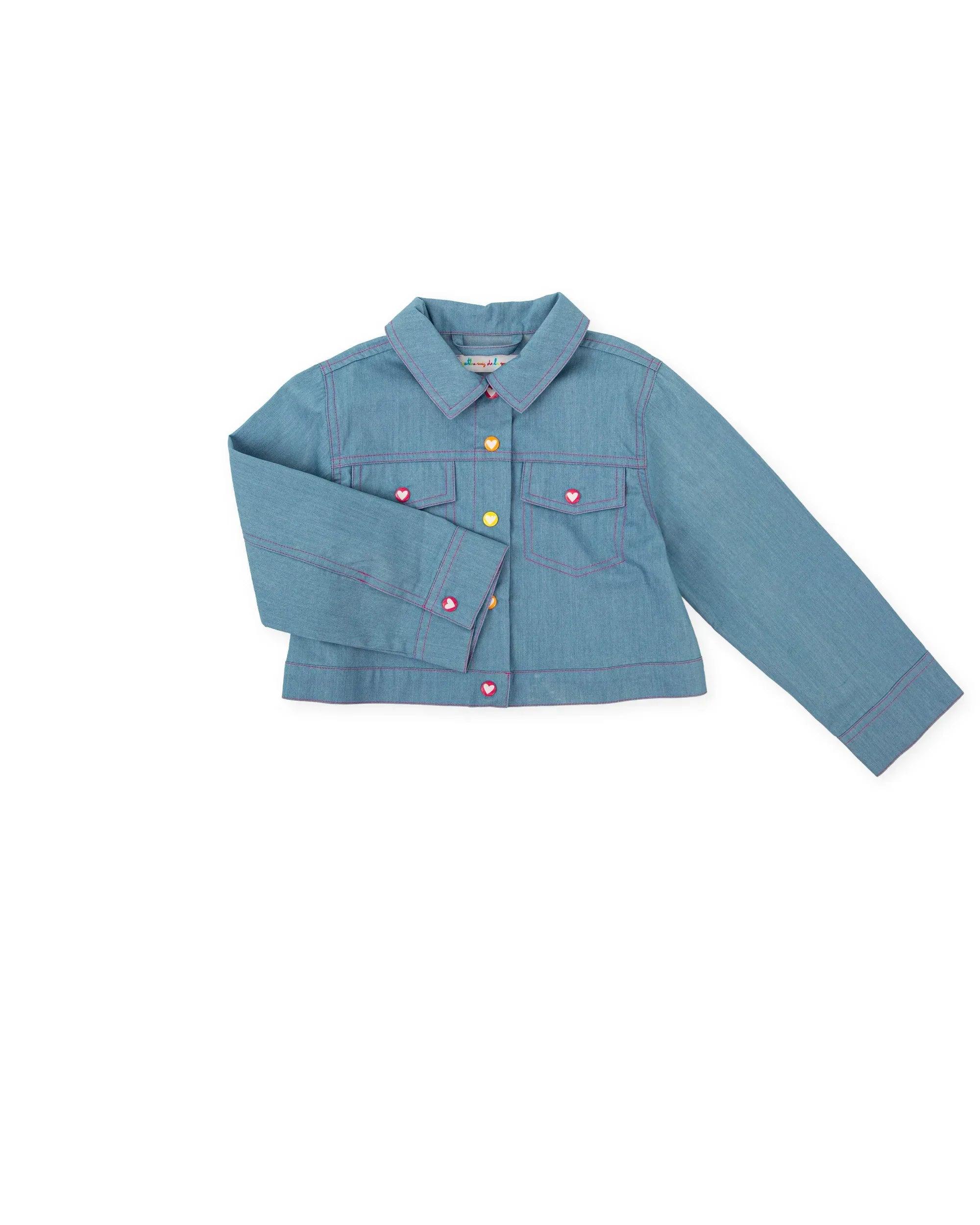 Chaqueta vaquera azul clara infantil con cierre de botones, bolsillos y corazones bordados