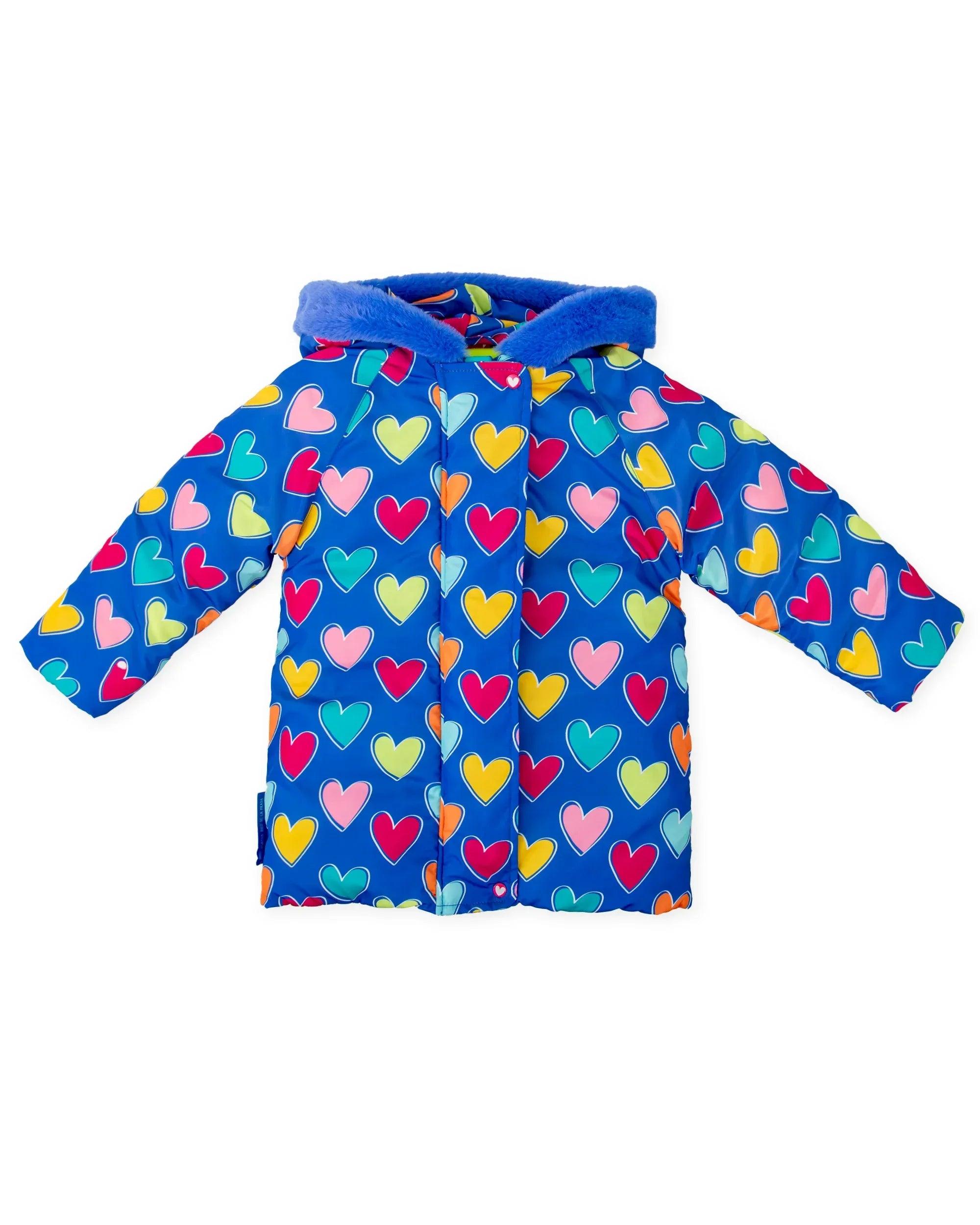 Parka infantil azul con capucha levantada y corazones multicolor, vista frontal