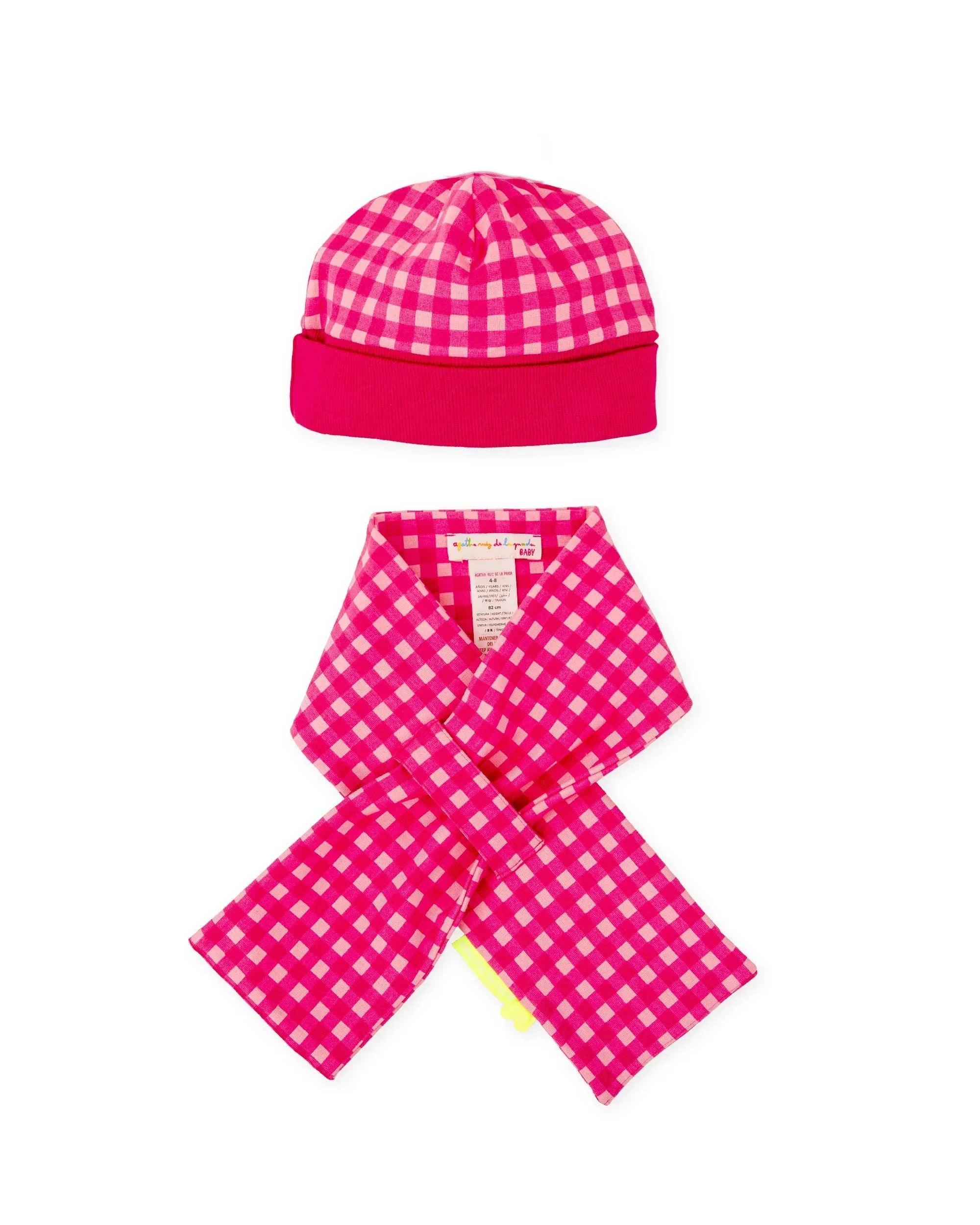Conjunto de gorro de cuadros fucsia y bufanda a juego, vista frontal
