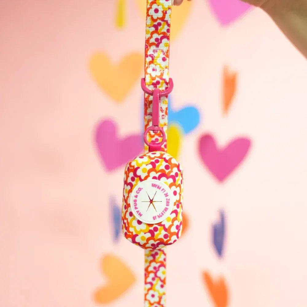 Correa floral con broche y detalle de reloj redondo