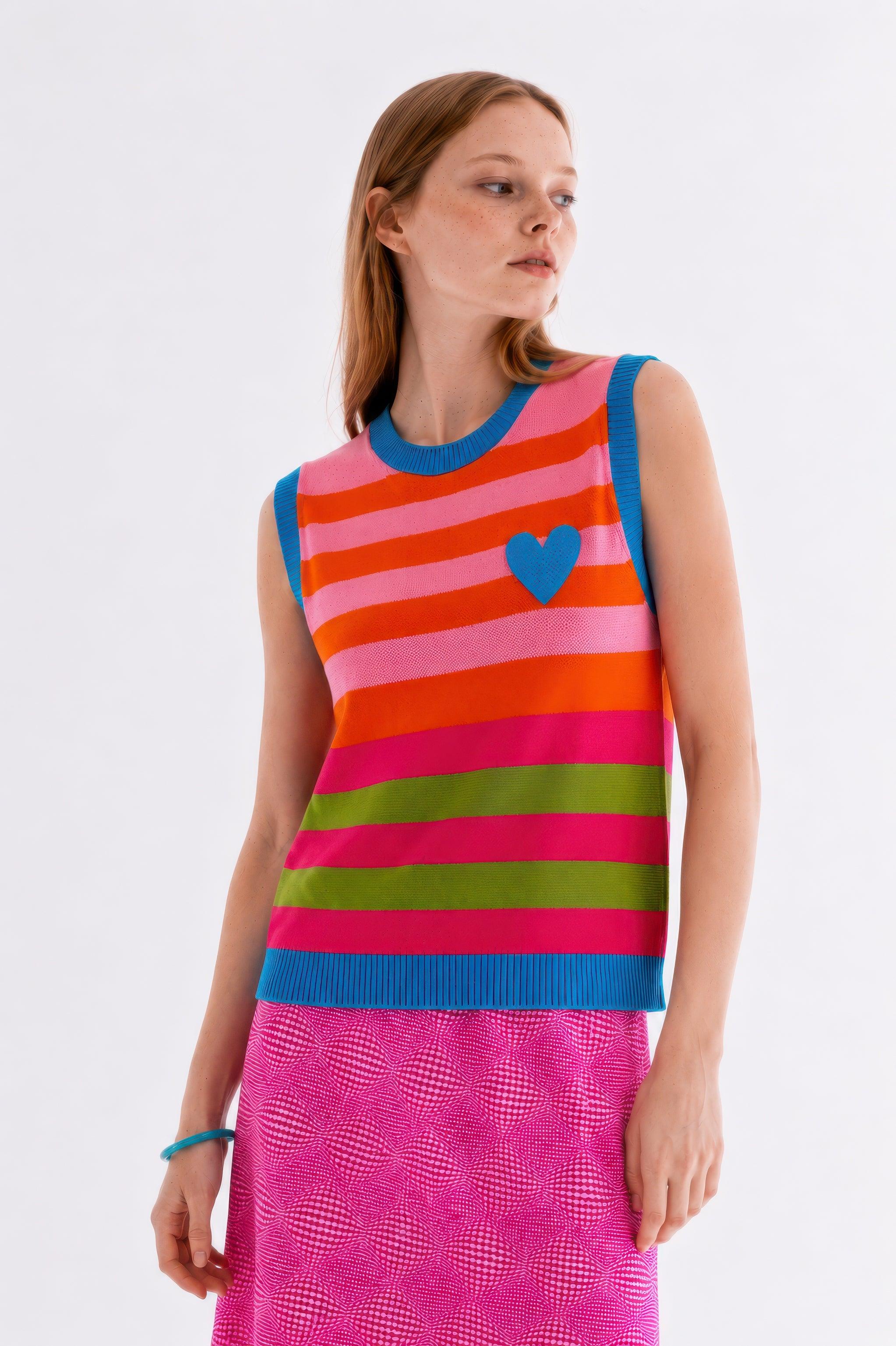 Chaleco de punto sin mangas a rayas multicolor con corazón azul en el pecho