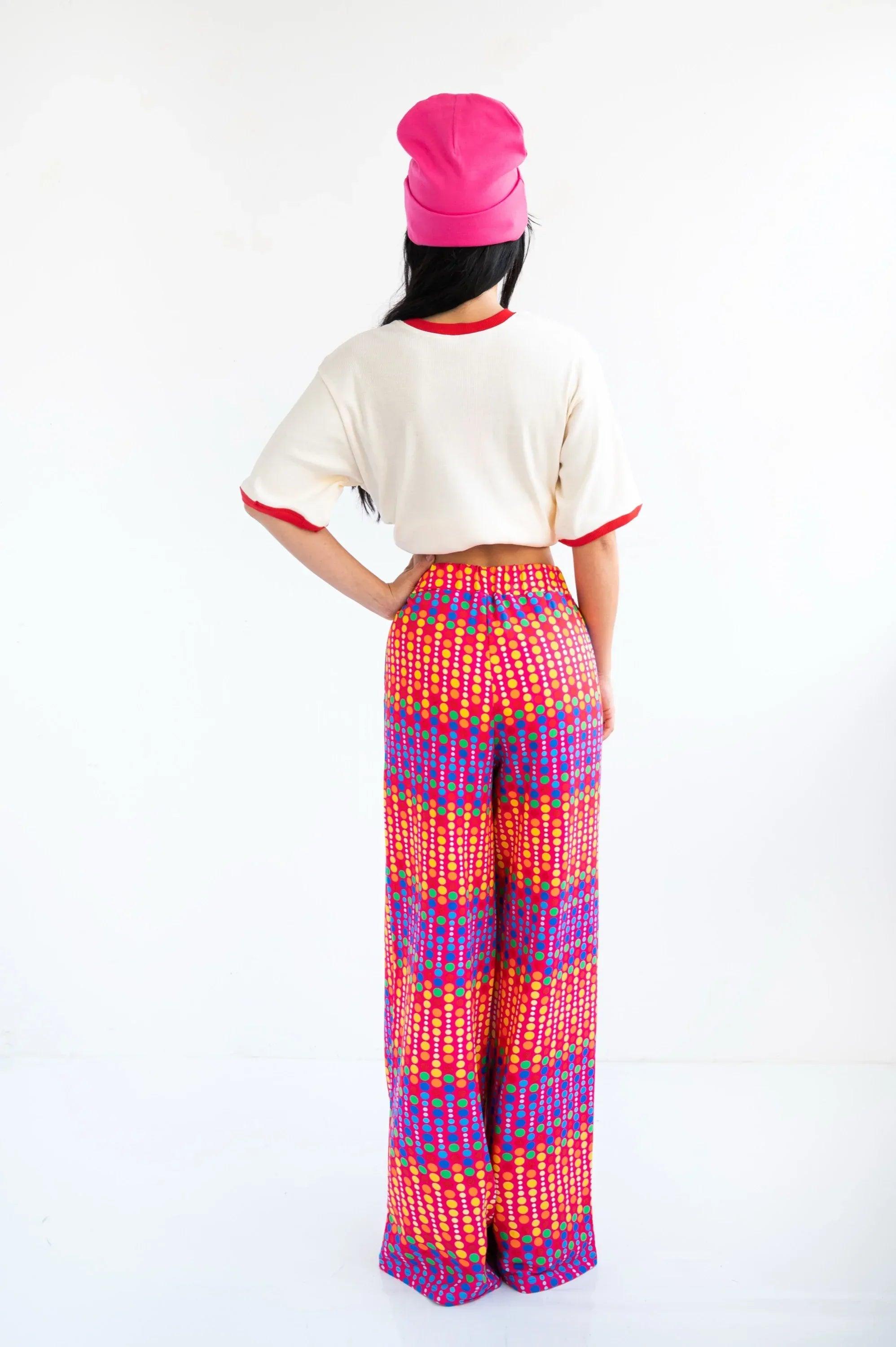 Pantalones de pierna ancha con topitos multicolor y cintura elástica, vista trasera